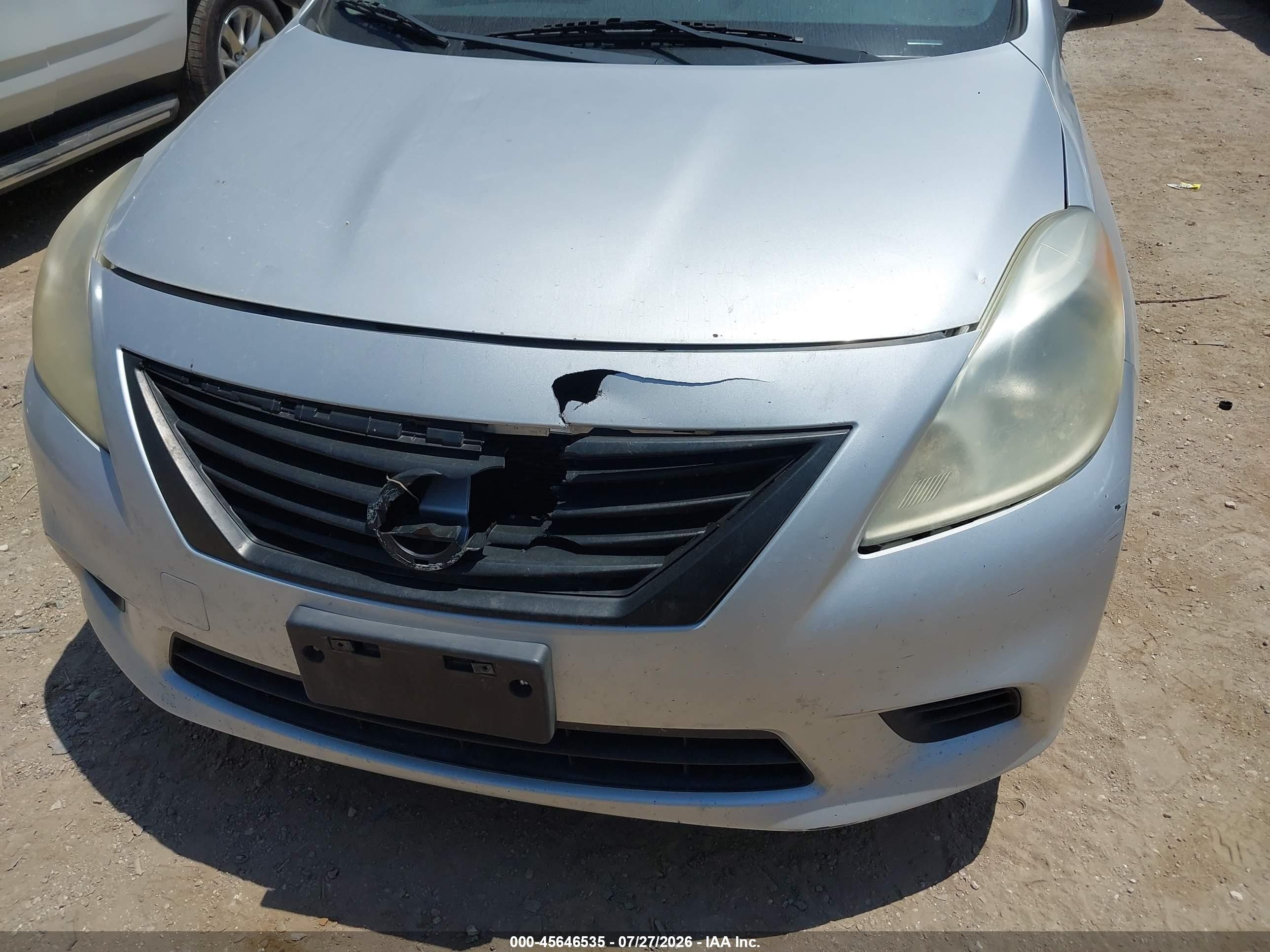 2012 Nissan Versa 1.6 S Silver vin: 3N1CN7AP5CL901362