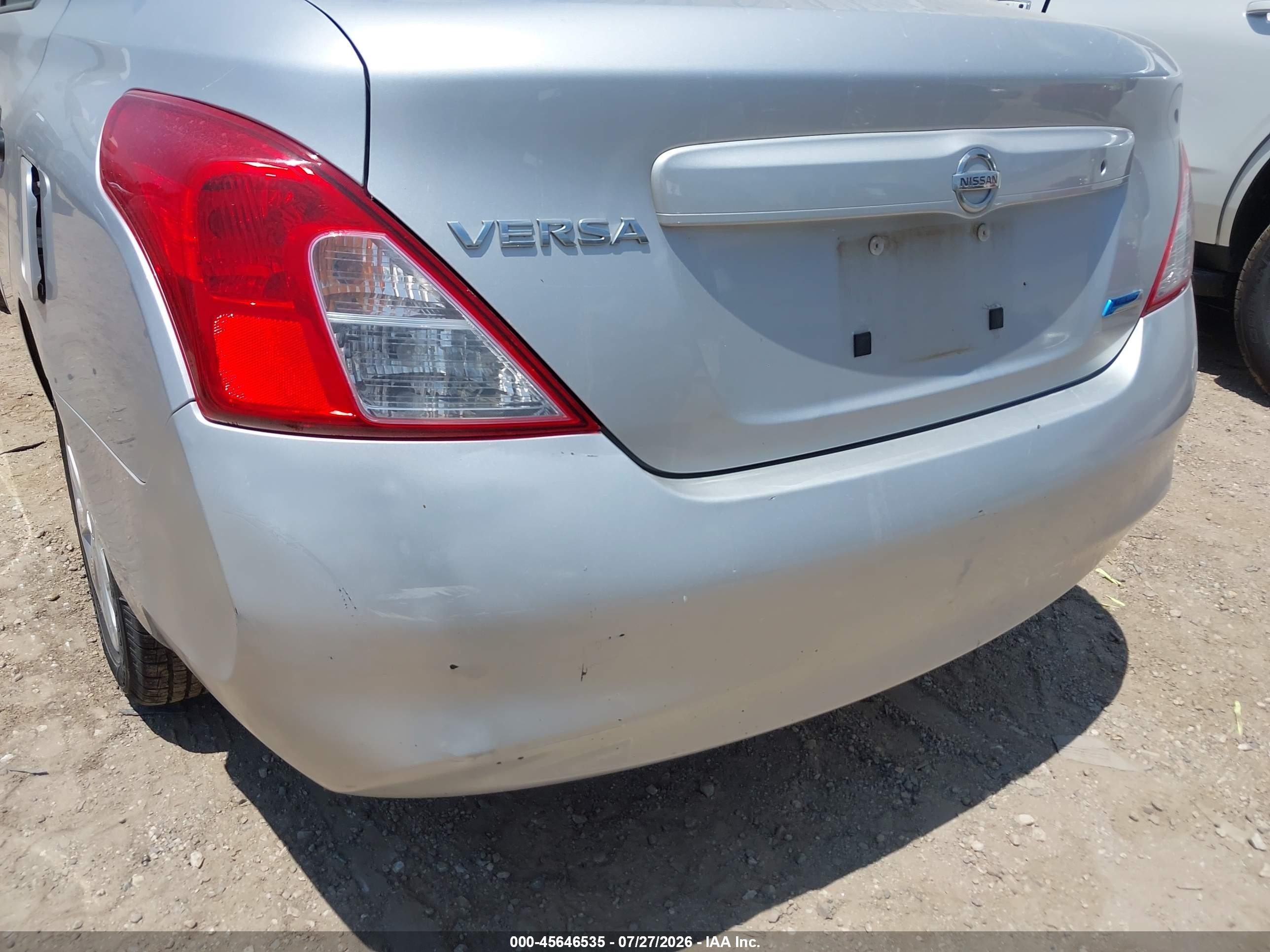 2012 Nissan Versa 1.6 S Silver vin: 3N1CN7AP5CL901362