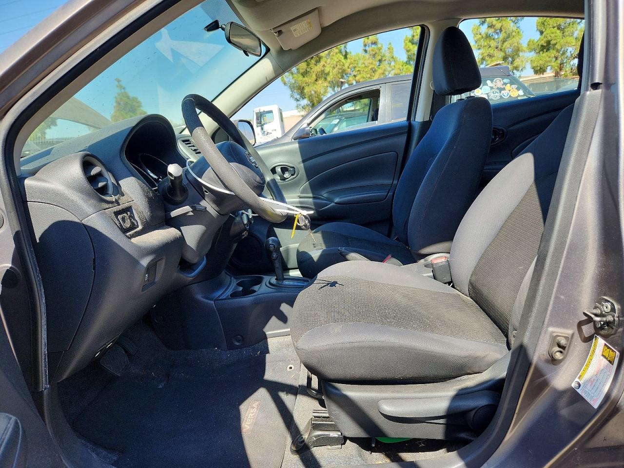 2012 Nissan Versa 1.6 S Серый vin: 3N1CN7AP5CL915956