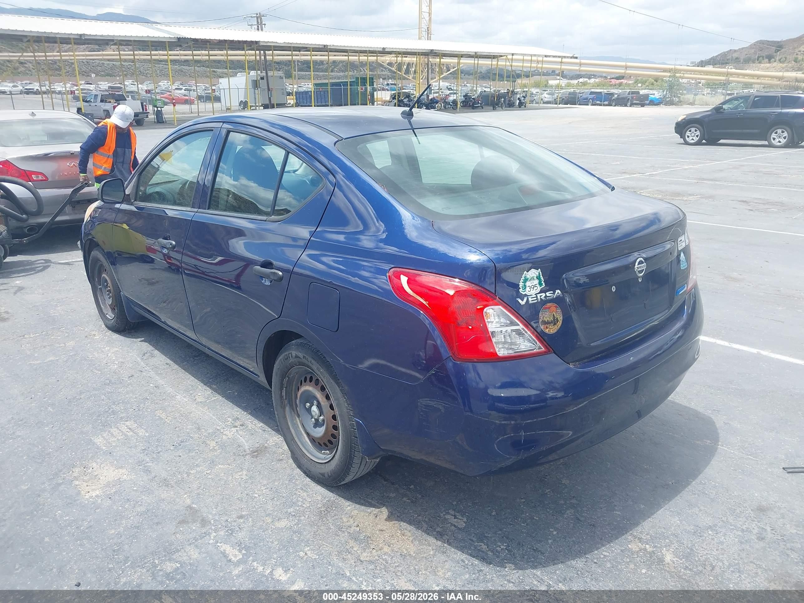 2013 Nissan Versa 1.6 S Blue vin: 3N1CN7AP5DL821464