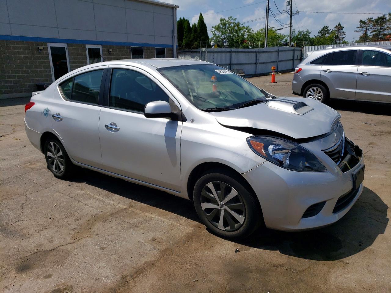 2013 Nissan Versa 1.6 S Silver vin: 3N1CN7AP5DL827720