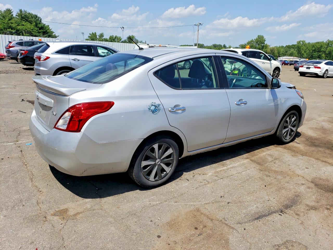 2013 Nissan Versa 1.6 S Silver vin: 3N1CN7AP5DL827720