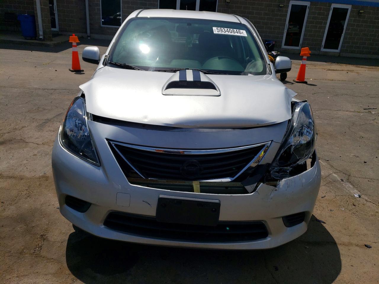 2013 Nissan Versa 1.6 S Silver vin: 3N1CN7AP5DL827720