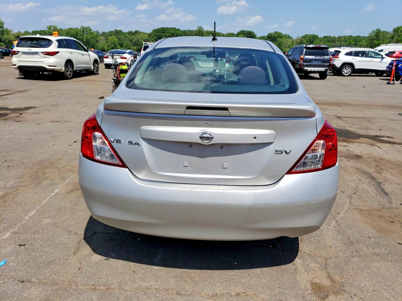 2013 Nissan Versa 1.6 S Silver vin: 3N1CN7AP5DL827720