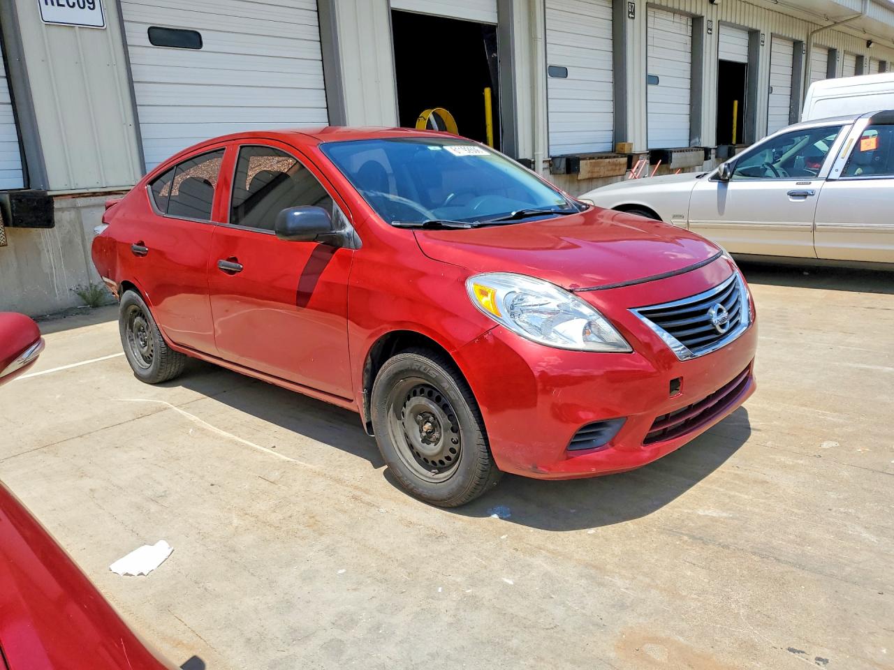 2013 Nissan Versa 1.6 S Red vin: 3N1CN7AP5DL835171