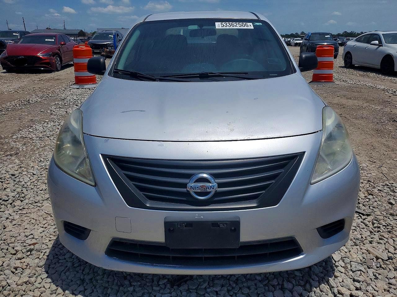 2013 Nissan Versa 1.6 S Silver vin: 3N1CN7AP5DL850088