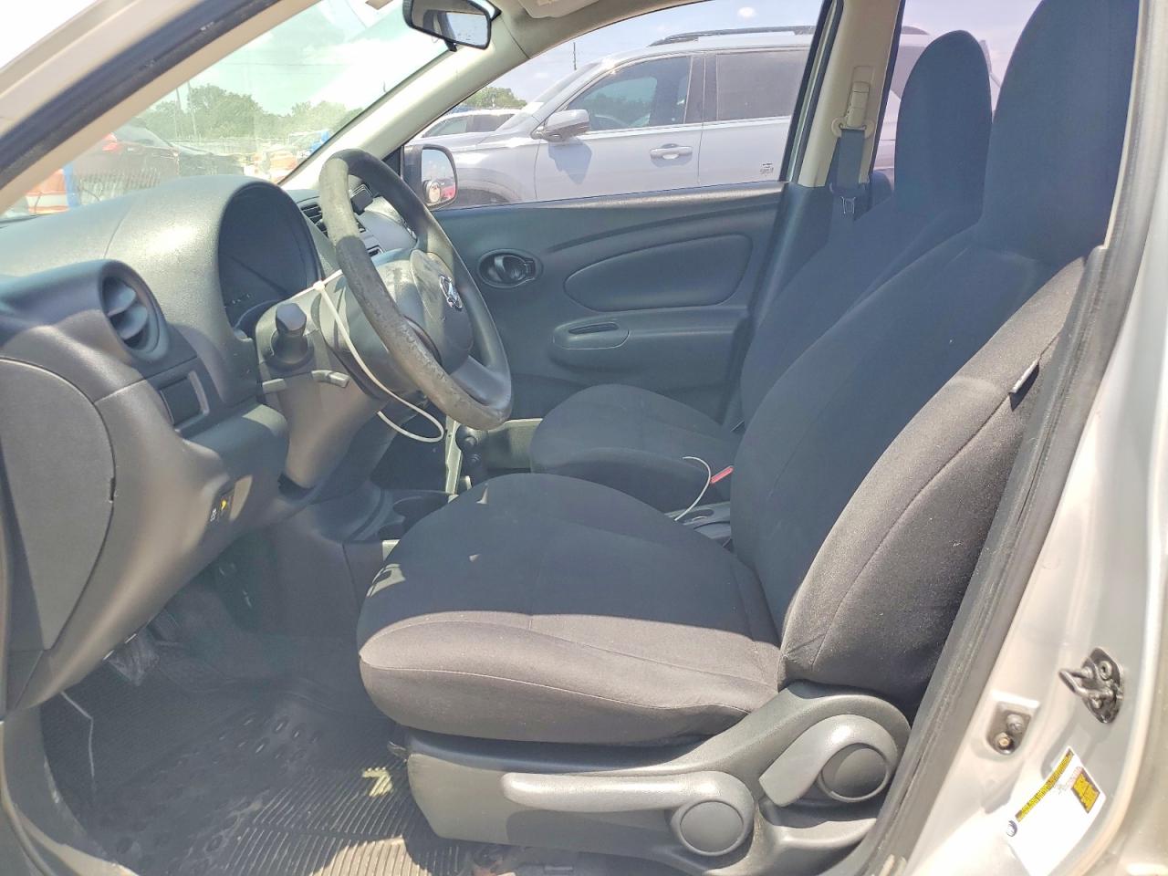 2013 Nissan Versa 1.6 S Silver vin: 3N1CN7AP5DL850088