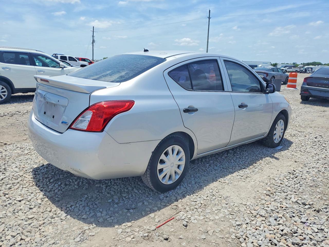 2013 Nissan Versa 1.6 S Silver vin: 3N1CN7AP5DL850088