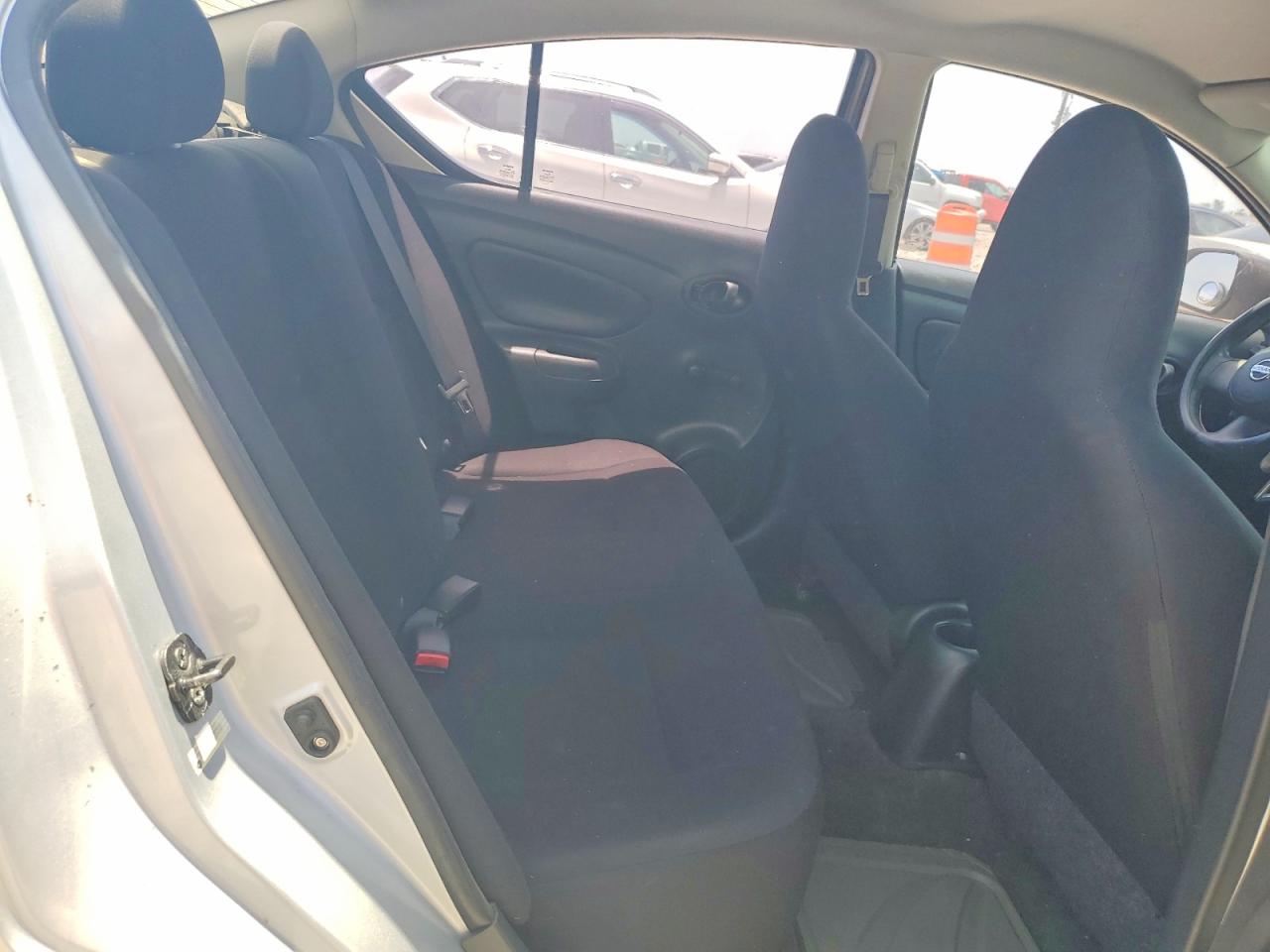 2013 Nissan Versa 1.6 S Silver vin: 3N1CN7AP5DL850088