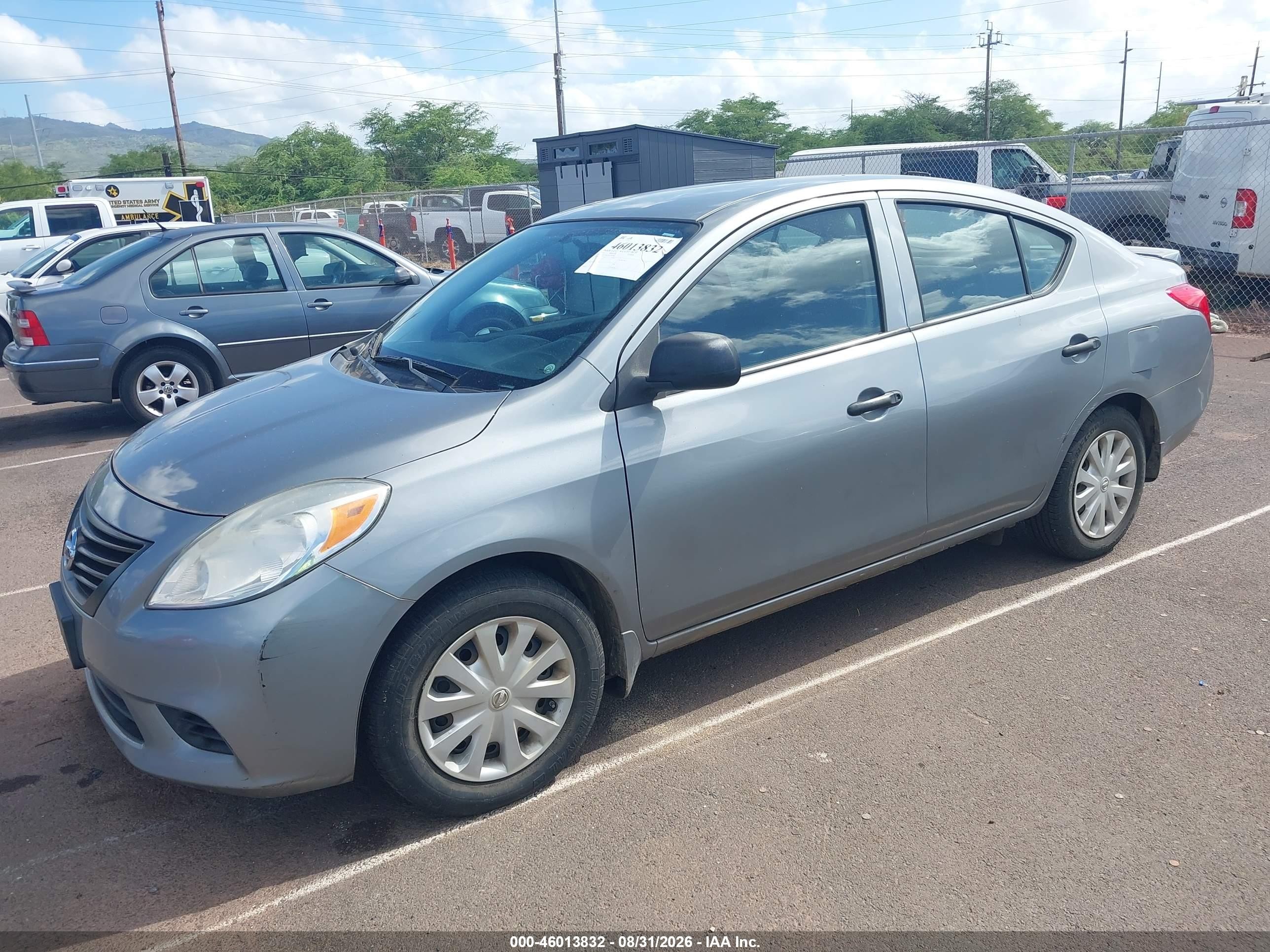 2013 Nissan Versa 1.6 S+ Silver vin: 3N1CN7AP5DL892678