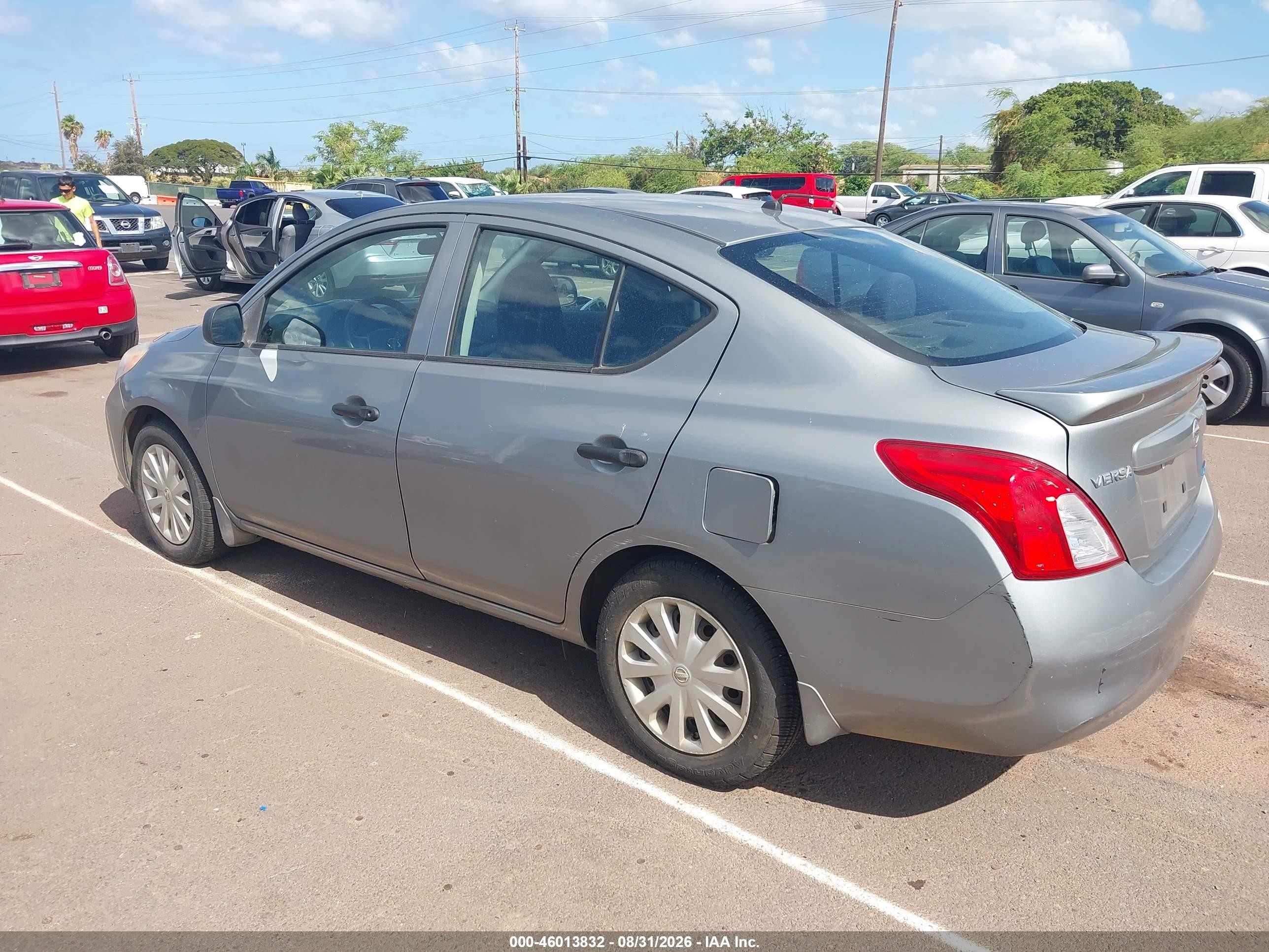 2013 Nissan Versa 1.6 S+ Silver vin: 3N1CN7AP5DL892678