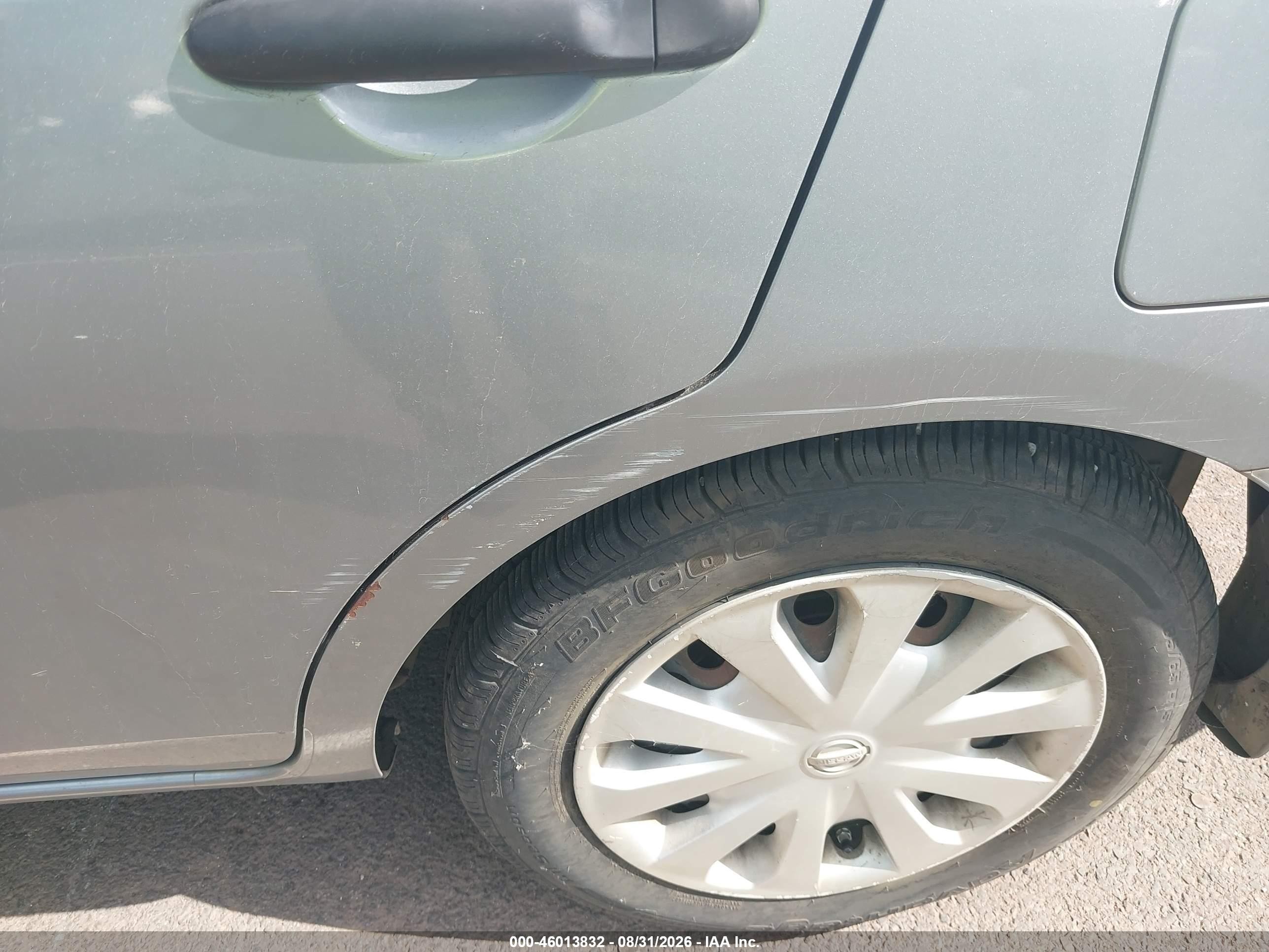 2013 Nissan Versa 1.6 S+ Silver vin: 3N1CN7AP5DL892678