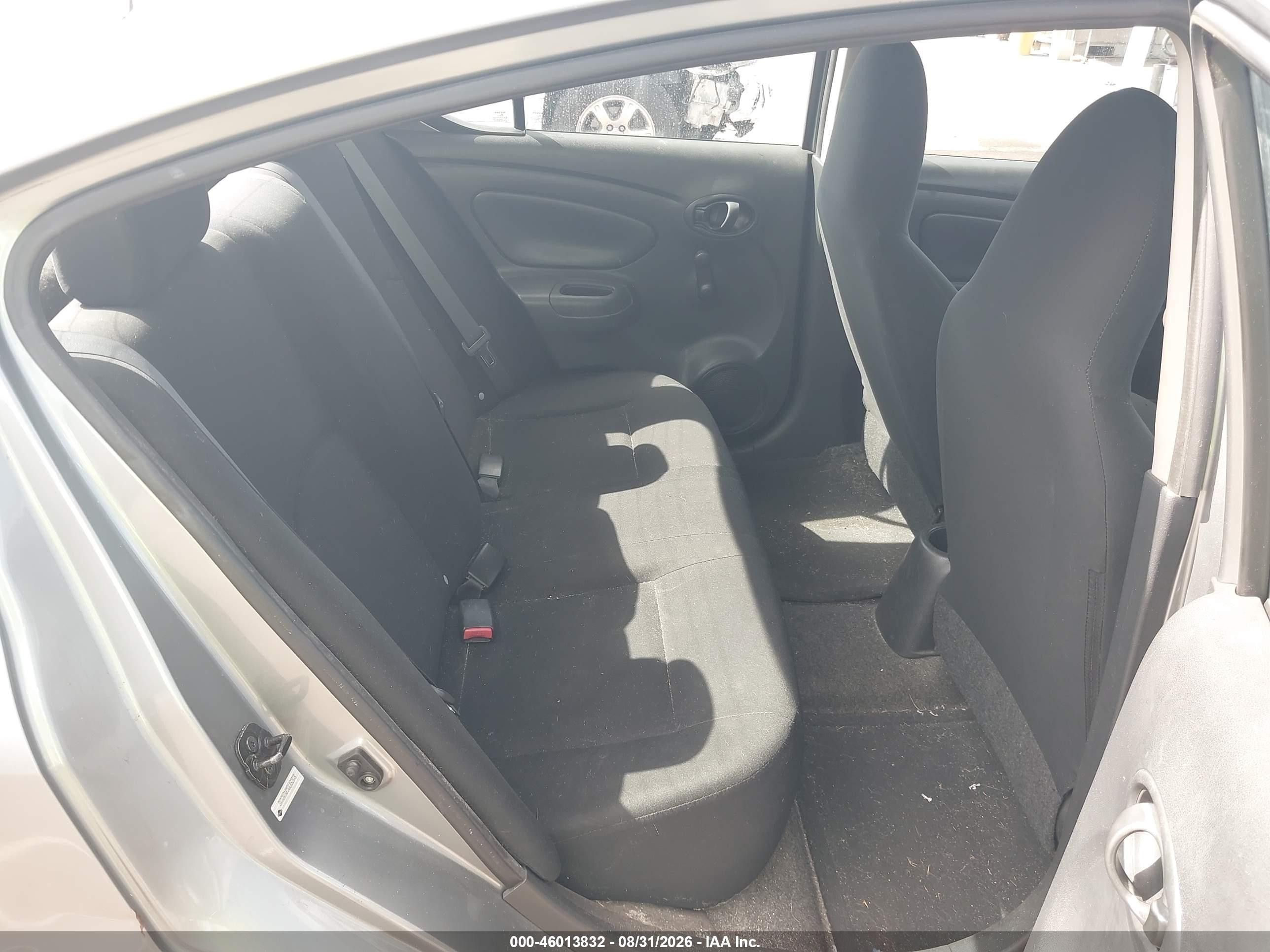 2013 Nissan Versa 1.6 S+ Silver vin: 3N1CN7AP5DL892678