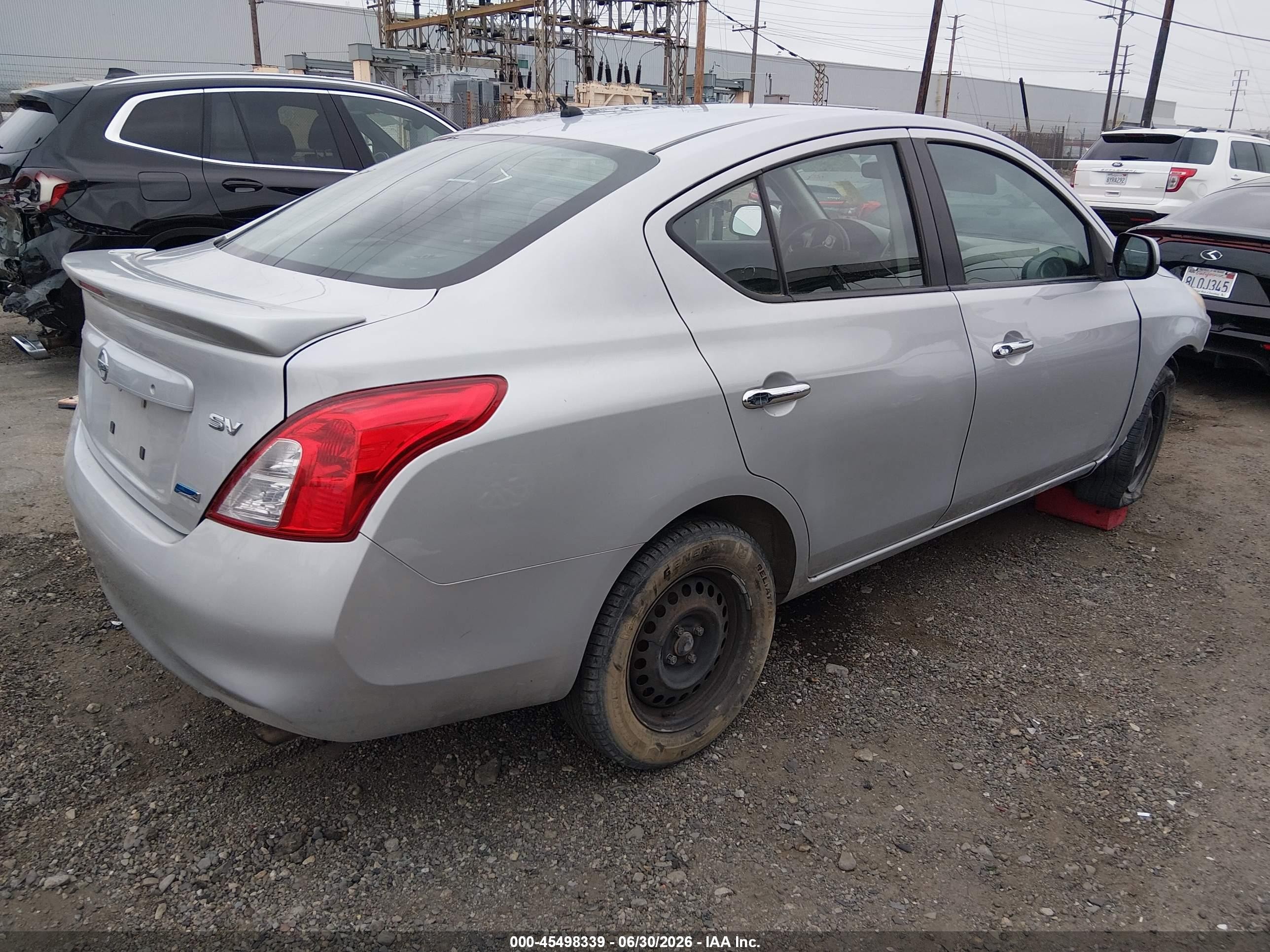 2013 Nissan Versa 1.6 Sv Silver vin: 3N1CN7AP5DL895158