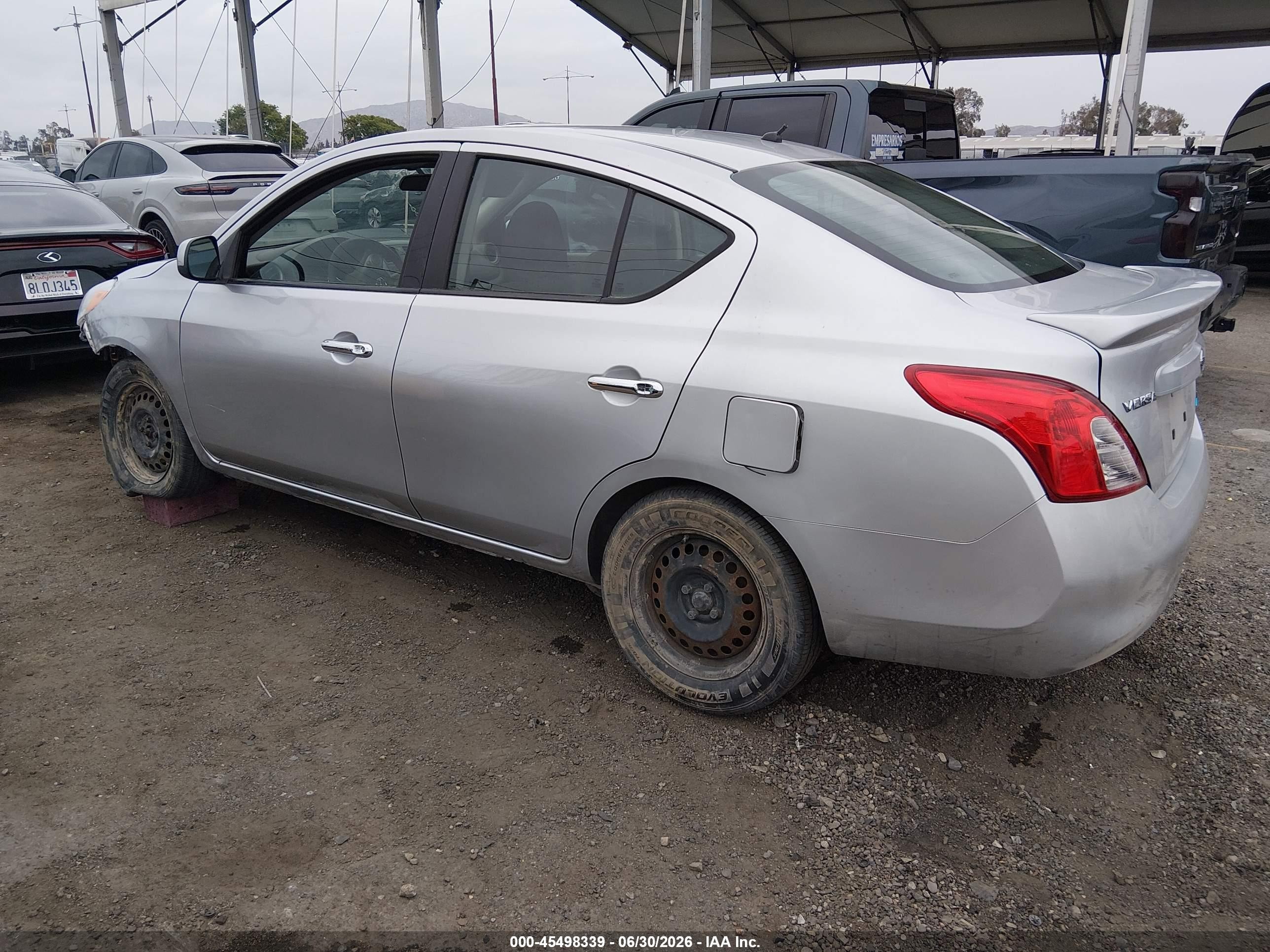 2013 Nissan Versa 1.6 Sv Silver vin: 3N1CN7AP5DL895158
