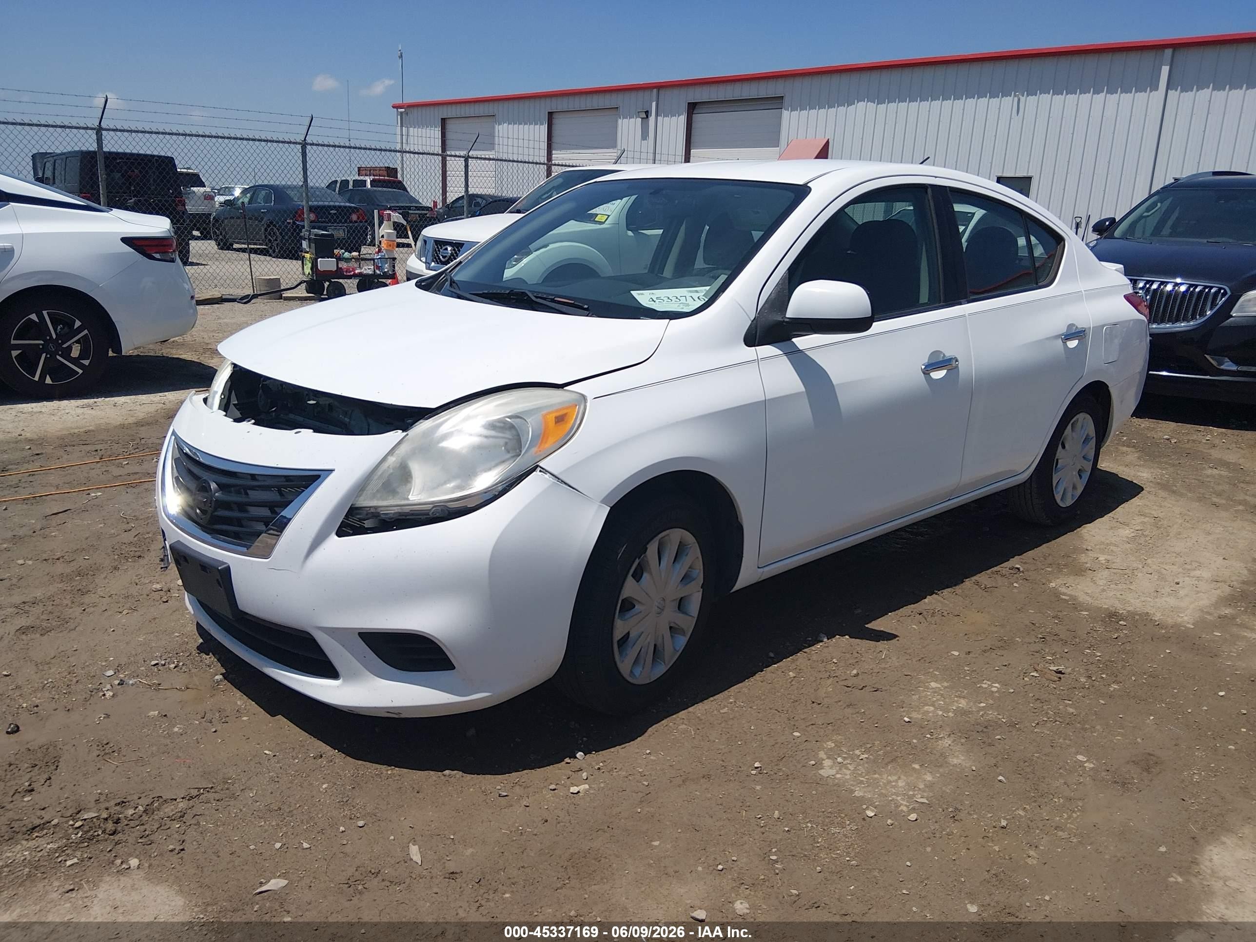 2014 Nissan Versa 1.6 Sv Белый vin: 3N1CN7AP5EK446313