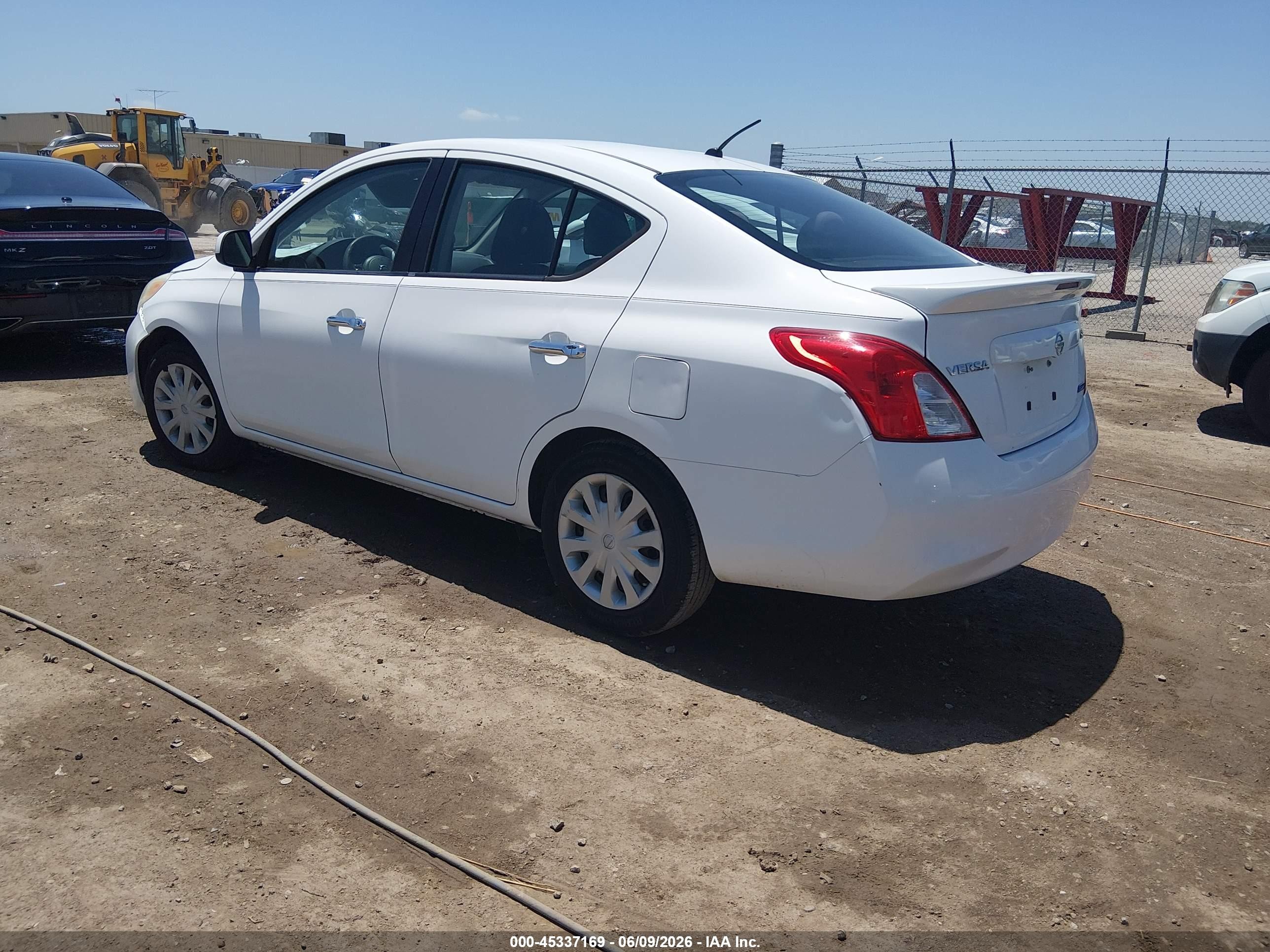 2014 Nissan Versa 1.6 Sv Белый vin: 3N1CN7AP5EK446313