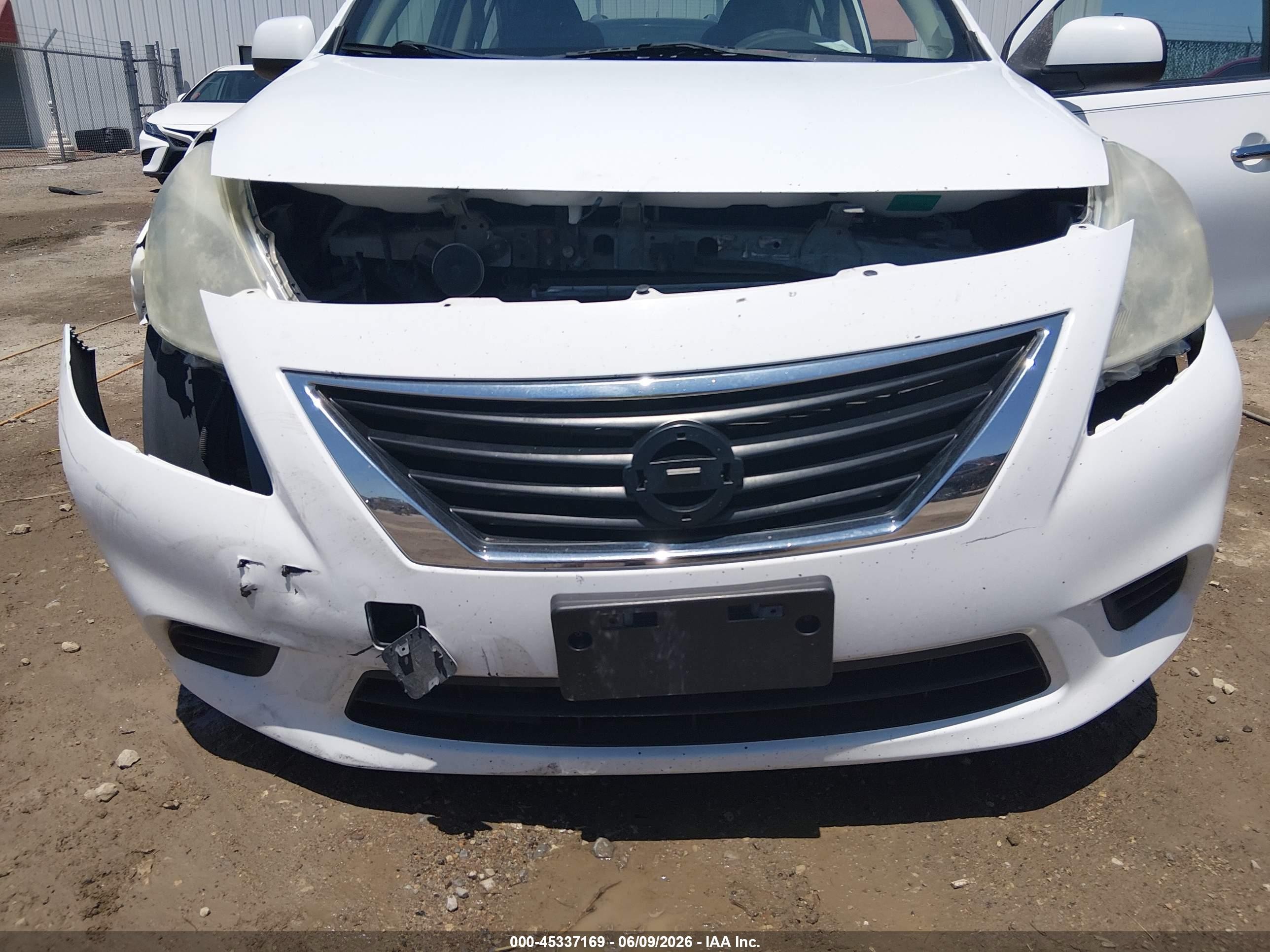 2014 Nissan Versa 1.6 Sv Белый vin: 3N1CN7AP5EK446313