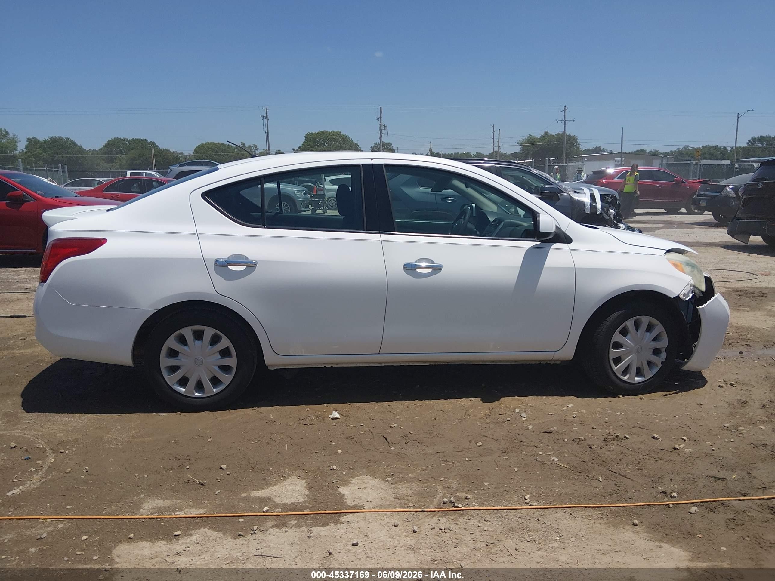 2014 Nissan Versa 1.6 Sv Белый vin: 3N1CN7AP5EK446313