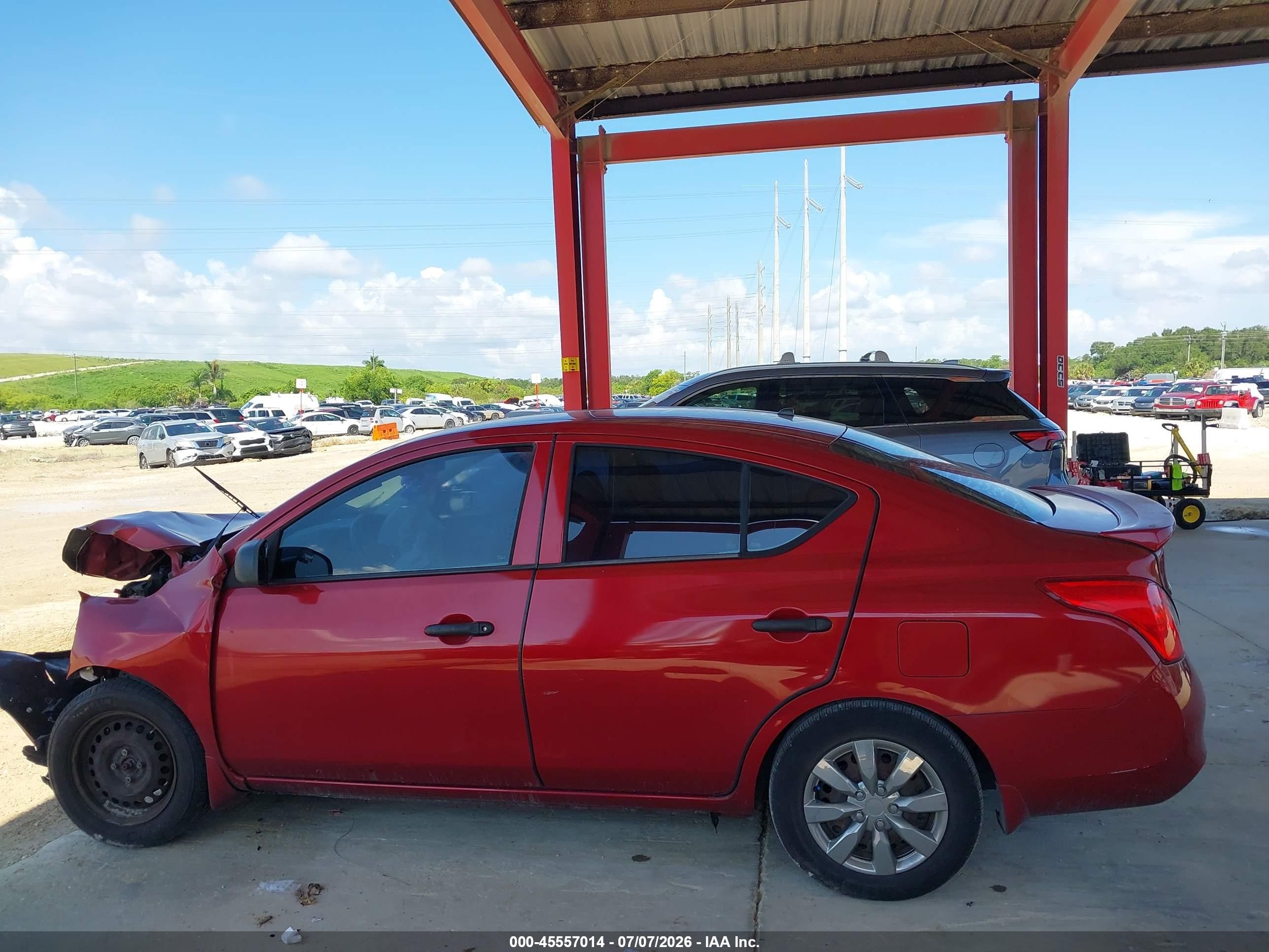 2014 Nissan Versa 1.6 S+ Red vin: 3N1CN7AP5EL825760