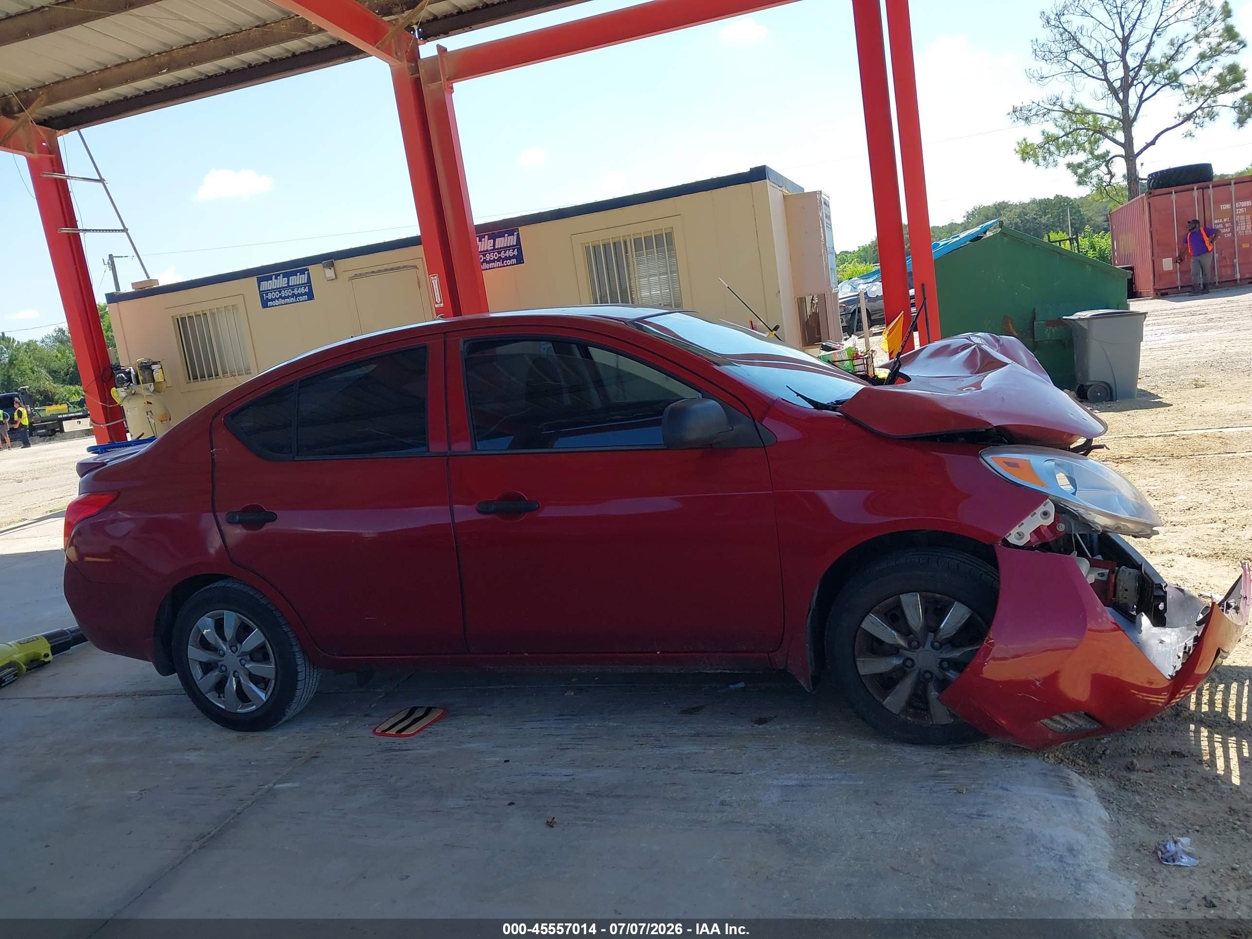 2014 Nissan Versa 1.6 S+ Red vin: 3N1CN7AP5EL825760