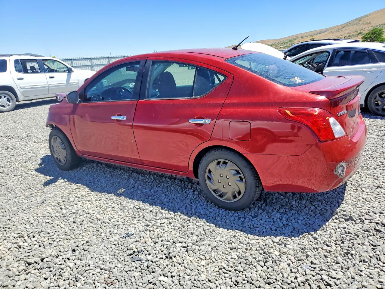 2014 Nissan Versa 1.6 S Red vin: 3N1CN7AP5EL825970