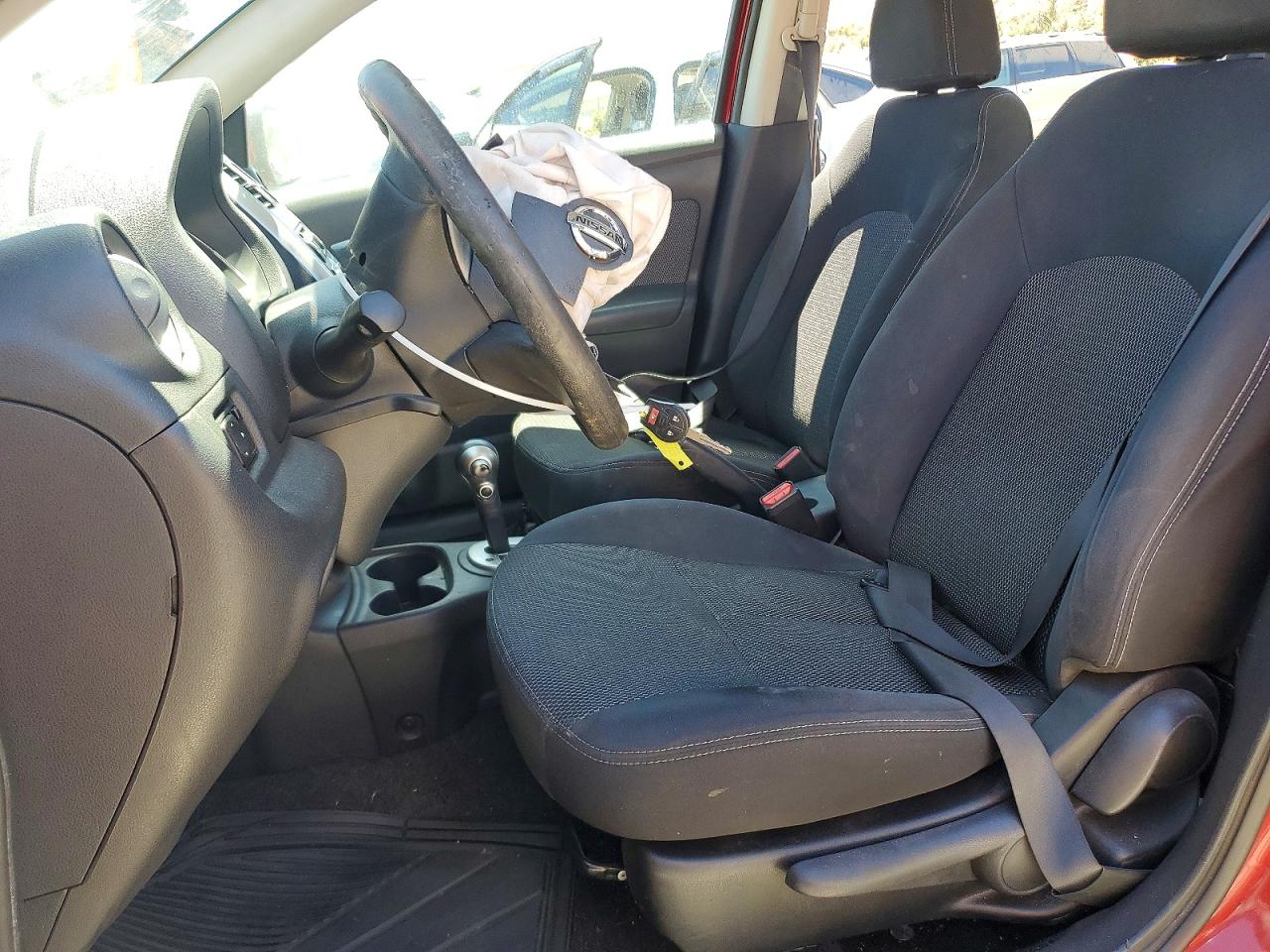 2014 Nissan Versa 1.6 S Red vin: 3N1CN7AP5EL825970