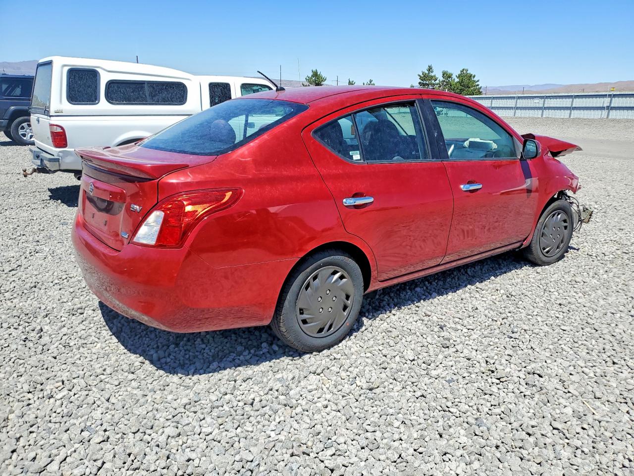 2014 Nissan Versa 1.6 S Red vin: 3N1CN7AP5EL825970
