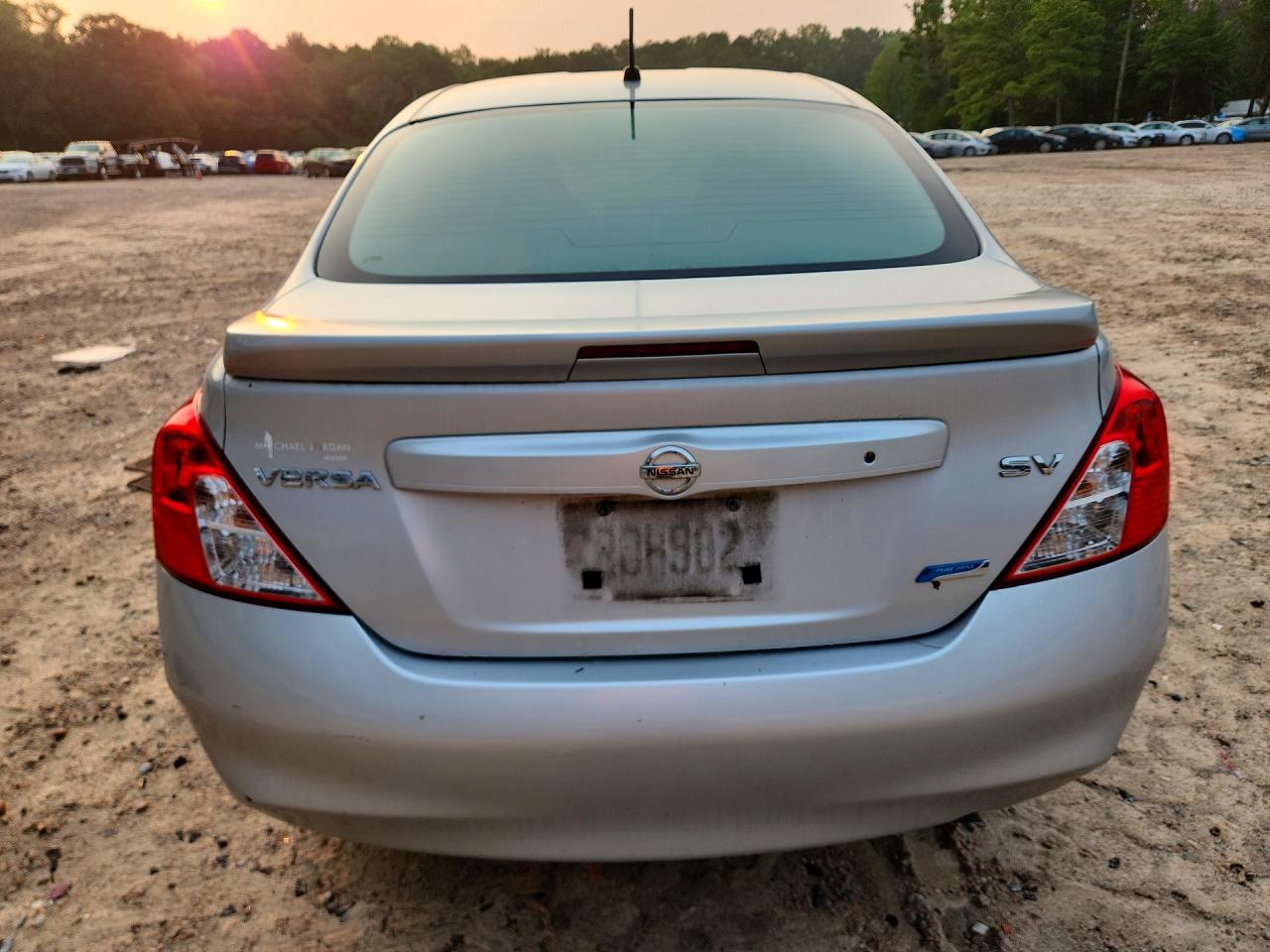 2014 Nissan Versa 1.6 Sv Серебряный vin: 3N1CN7AP5EL864221