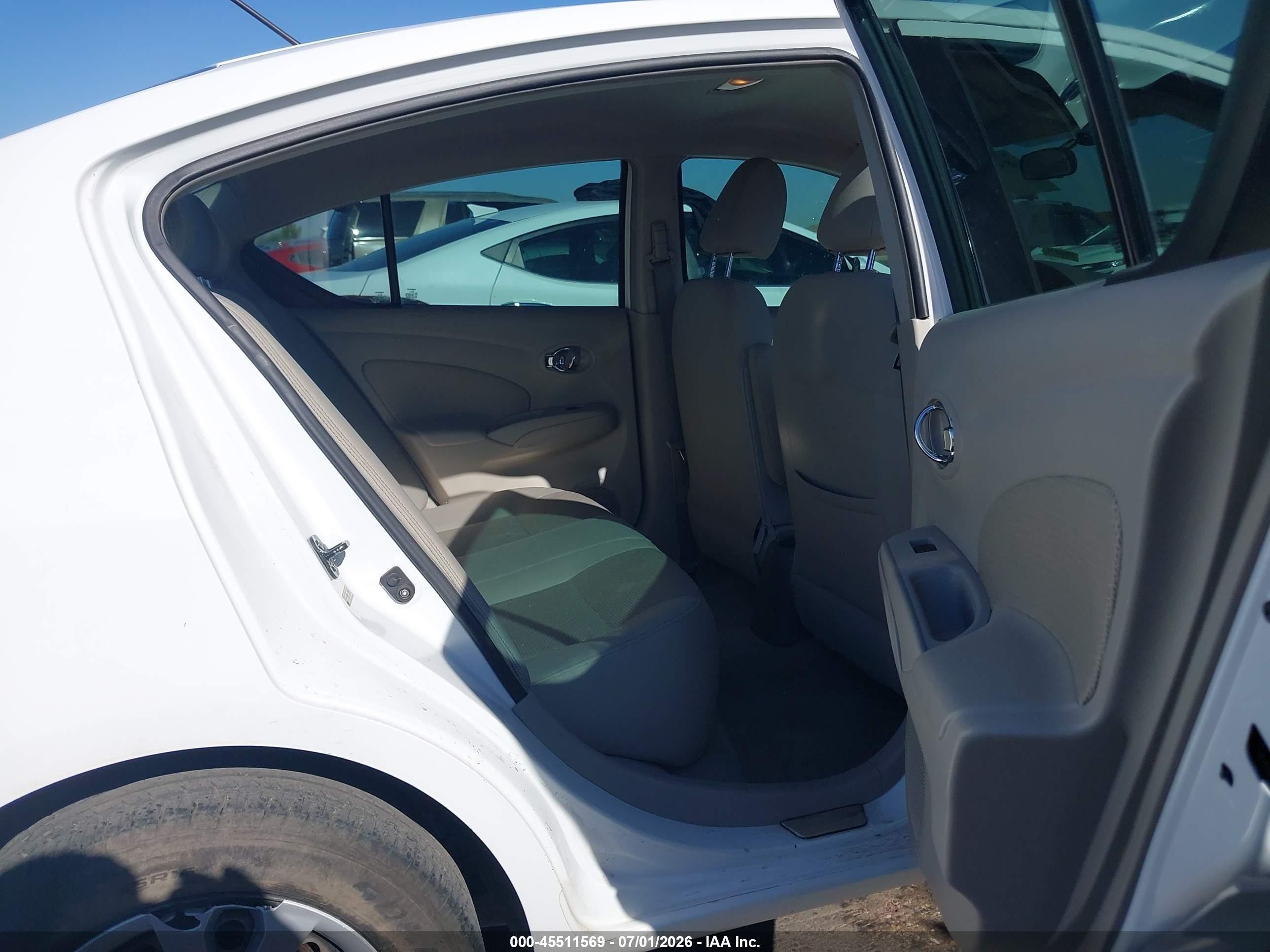 2014 Nissan Versa 1.6 Sv Белый vin: 3N1CN7AP5EL873050