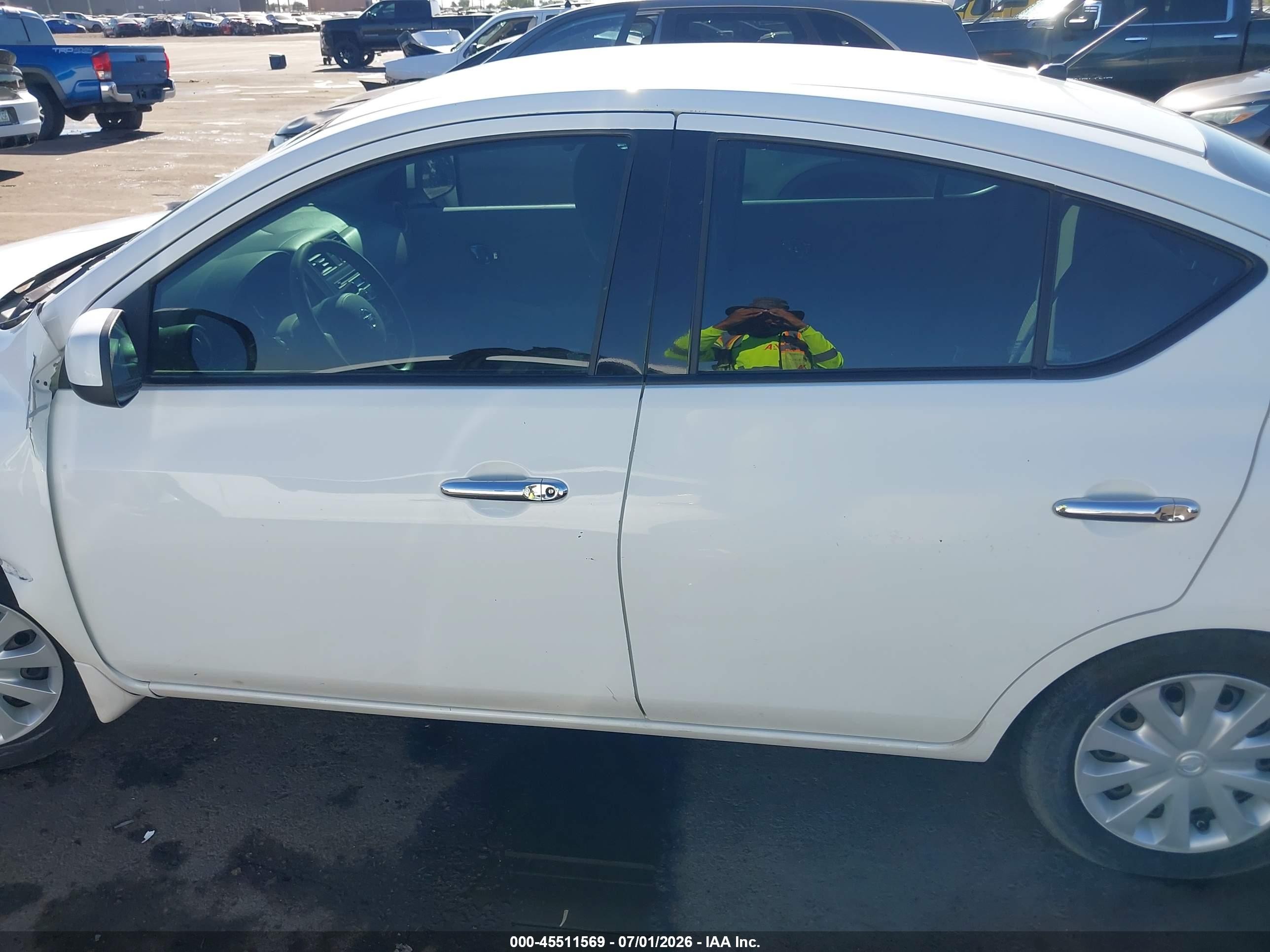 2014 Nissan Versa 1.6 Sv Белый vin: 3N1CN7AP5EL873050