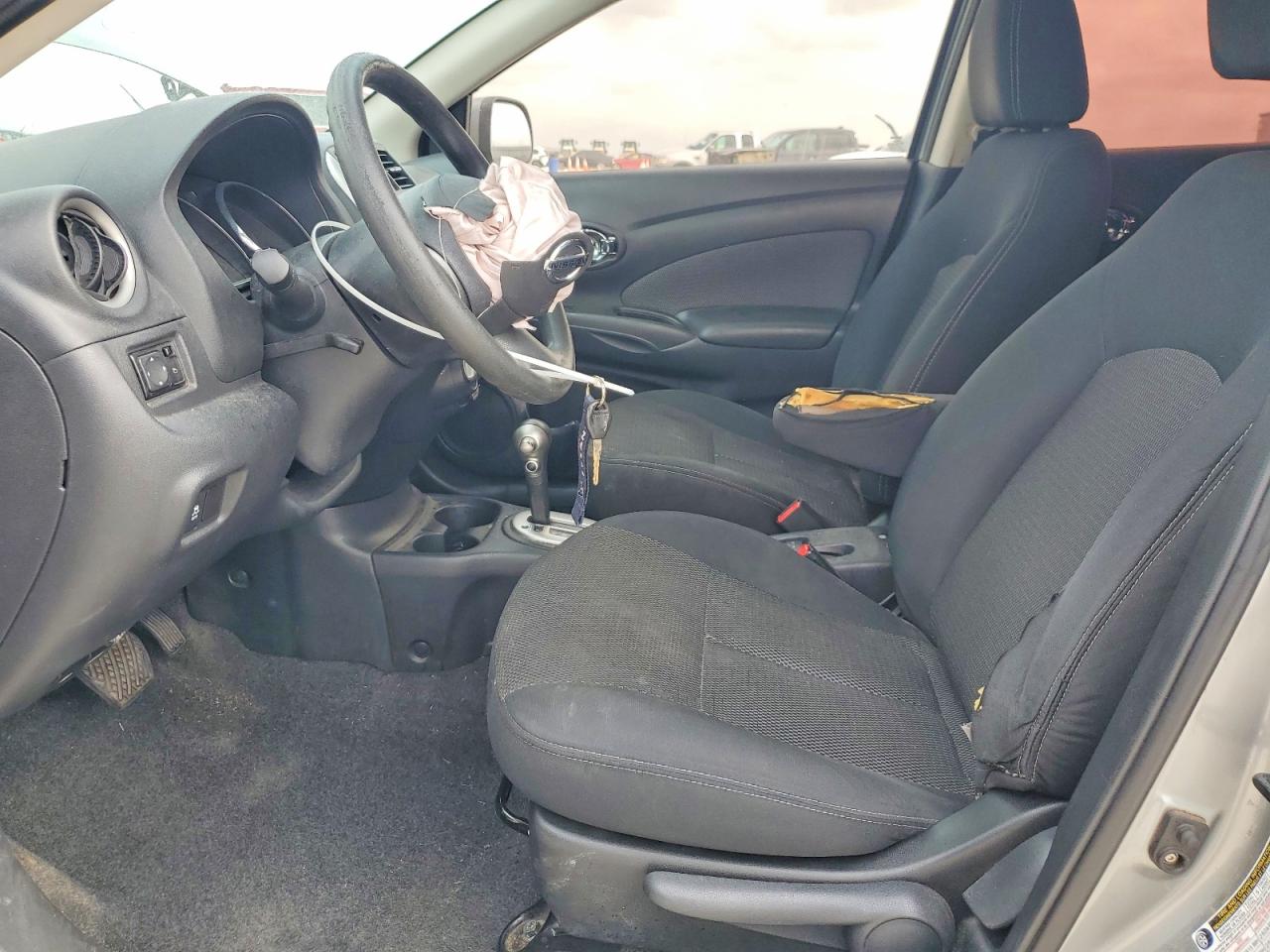 2014 Nissan Versa Silver vin: 3N1CN7AP5EL875669