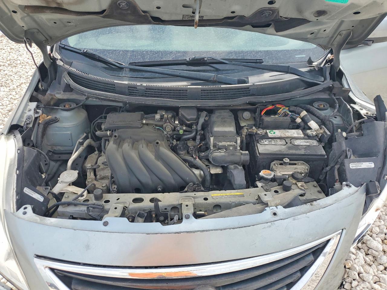 2014 Nissan Versa Silver vin: 3N1CN7AP5EL875669