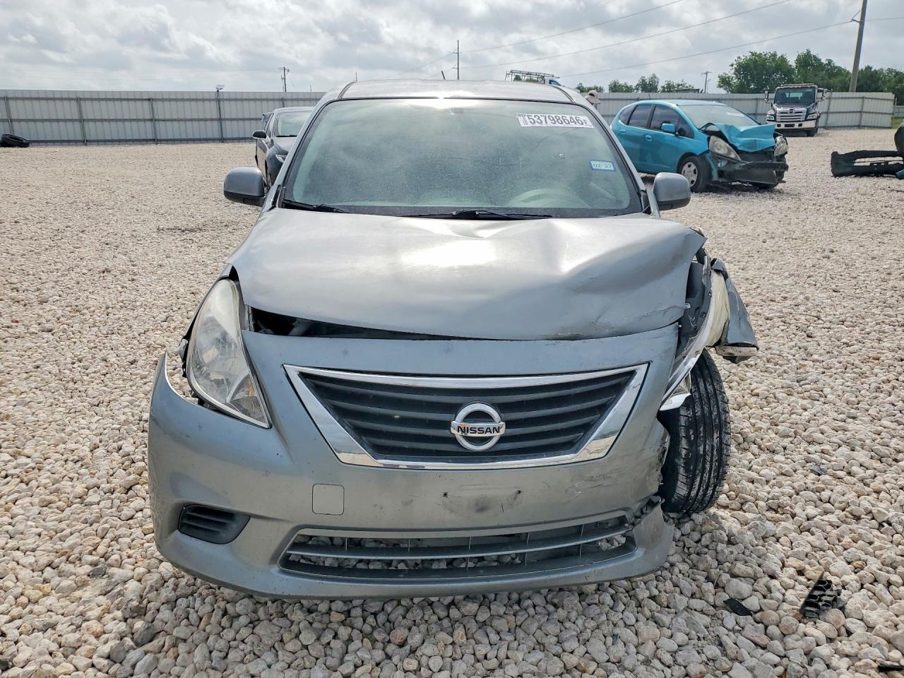 2014 Nissan Versa Silver vin: 3N1CN7AP5EL875669