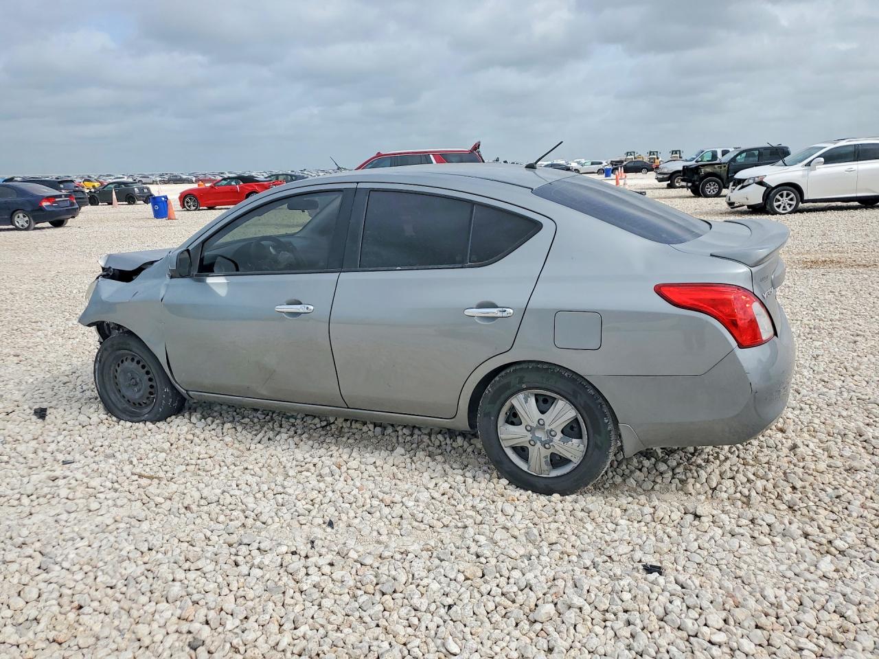 2014 Nissan Versa Silver vin: 3N1CN7AP5EL875669