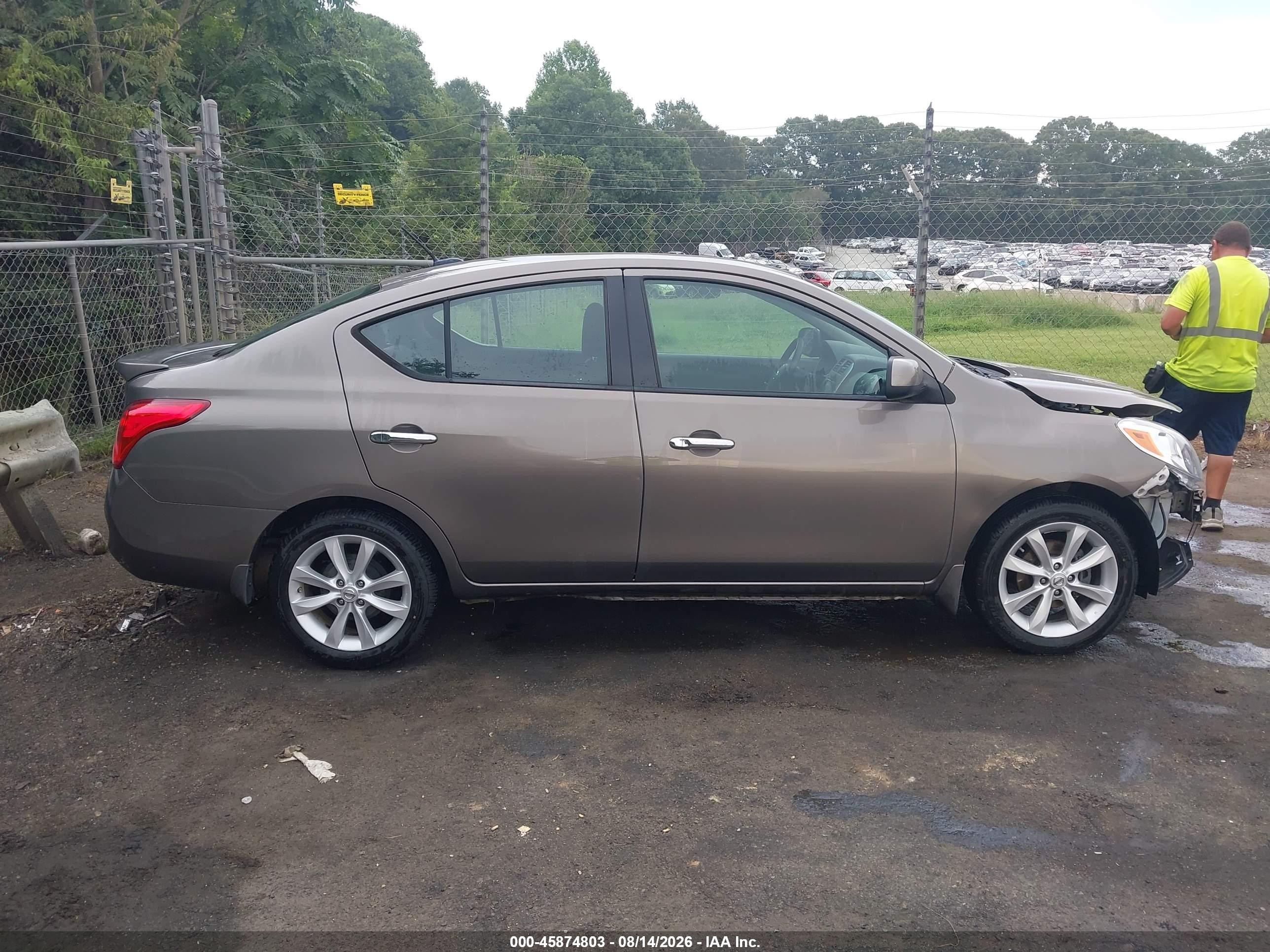 2014 Nissan Versa 1.6 Sl Коричневый vin: 3N1CN7AP5EL876403