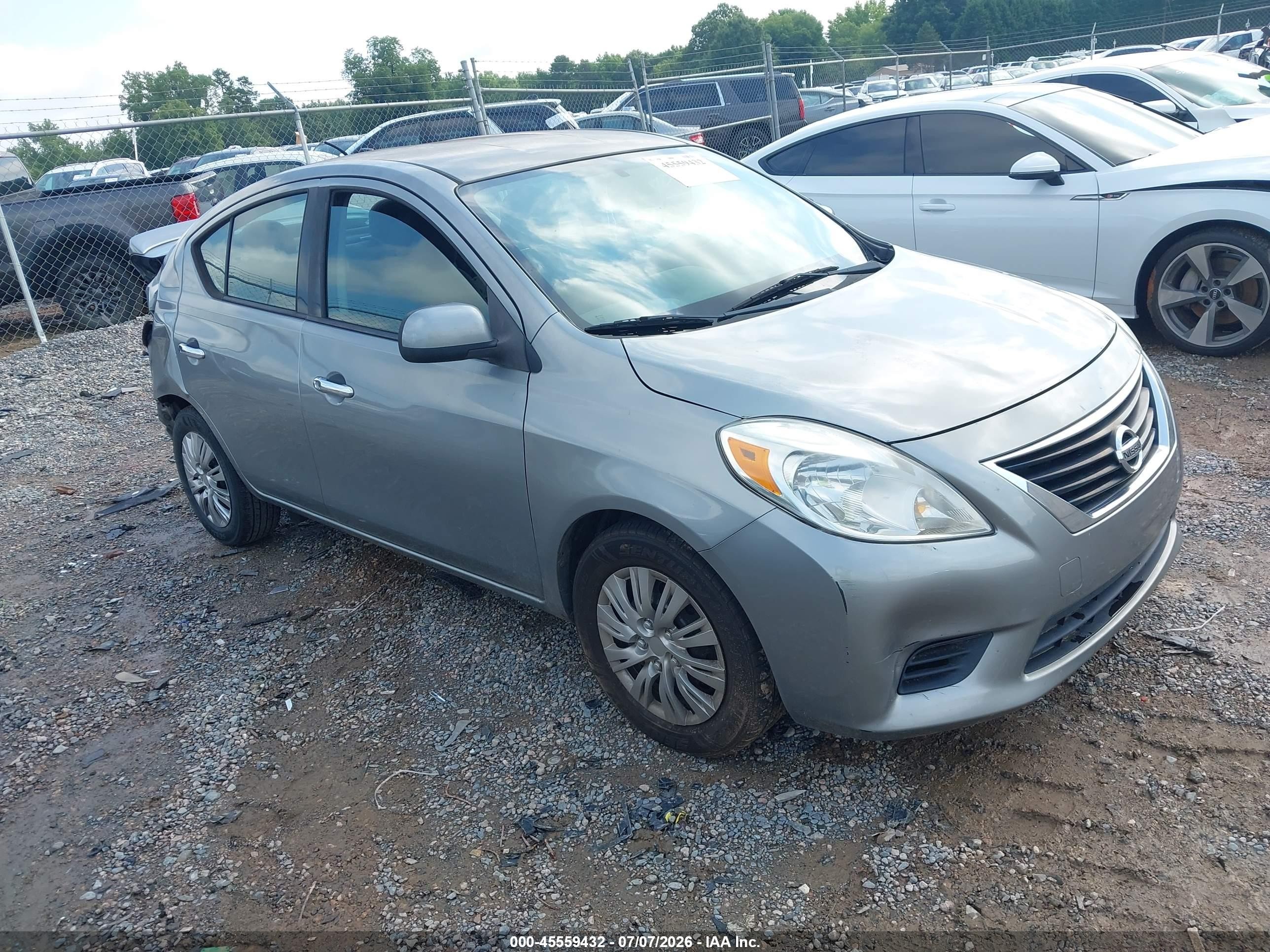 2014 Nissan Versa 1.6 Sv Silver vin: 3N1CN7AP5EL876627
