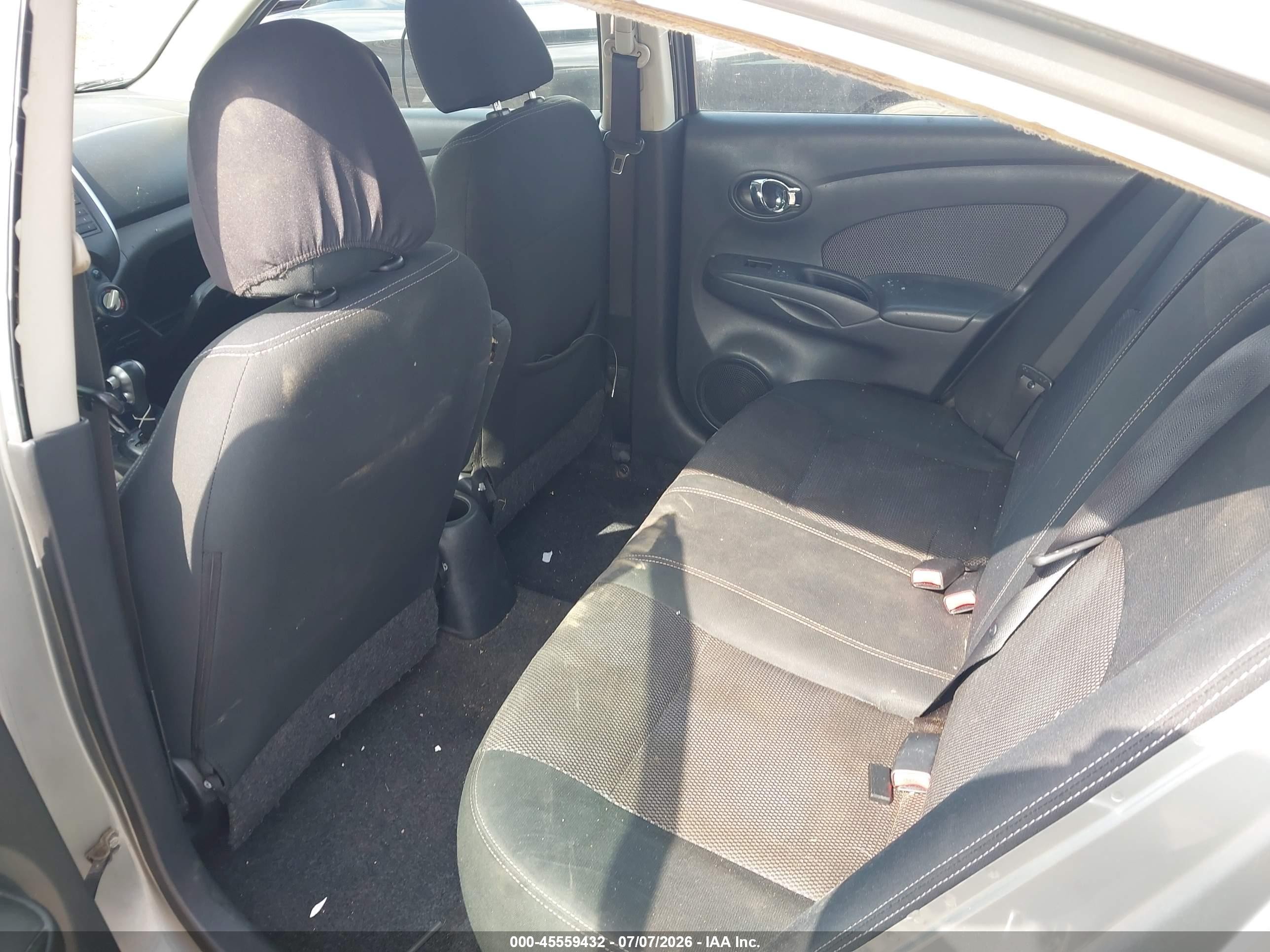2014 Nissan Versa 1.6 Sv Silver vin: 3N1CN7AP5EL876627