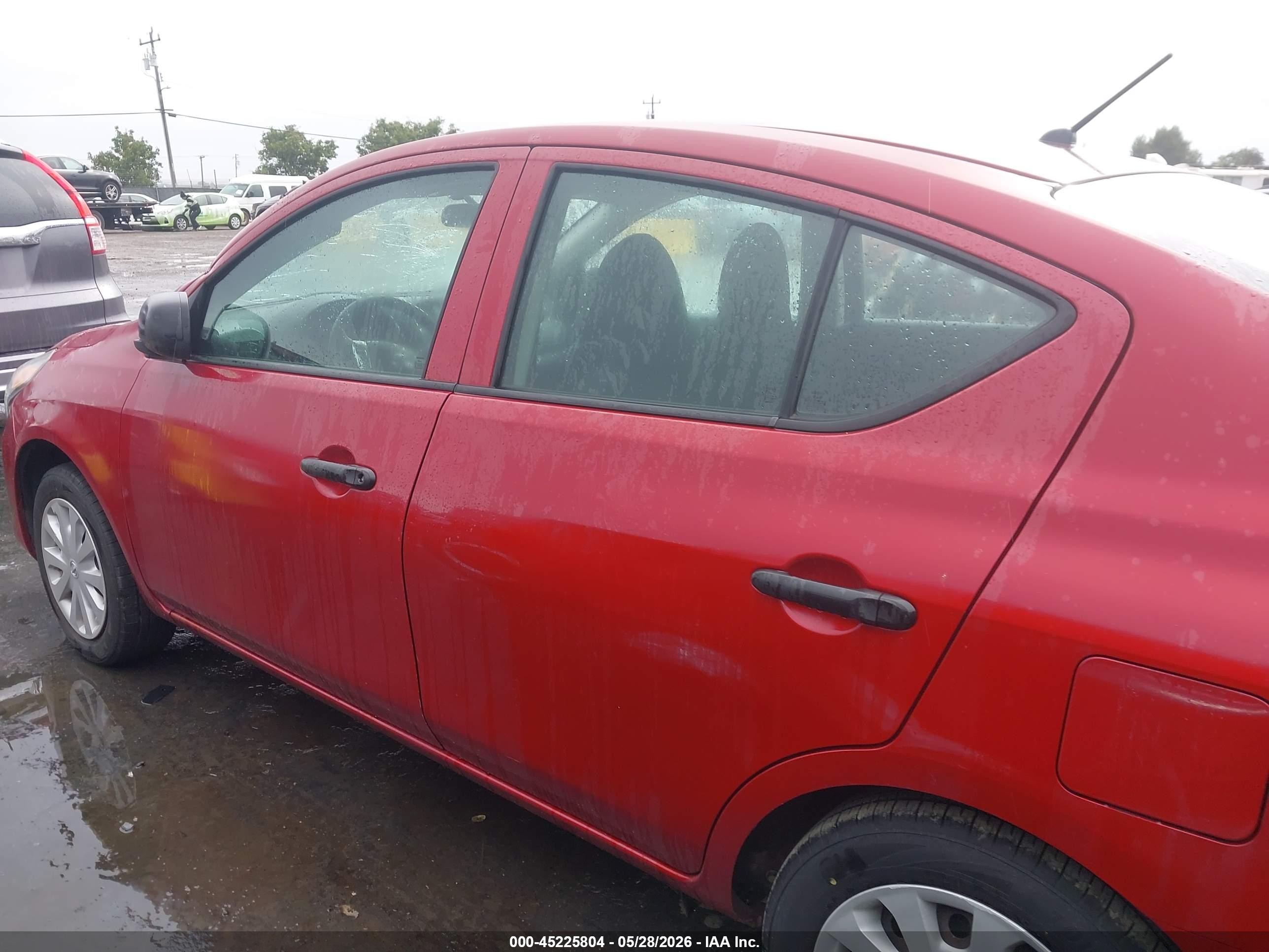 2015 Nissan Versa 1.6 S+ Красный vin: 3N1CN7AP5FL800018