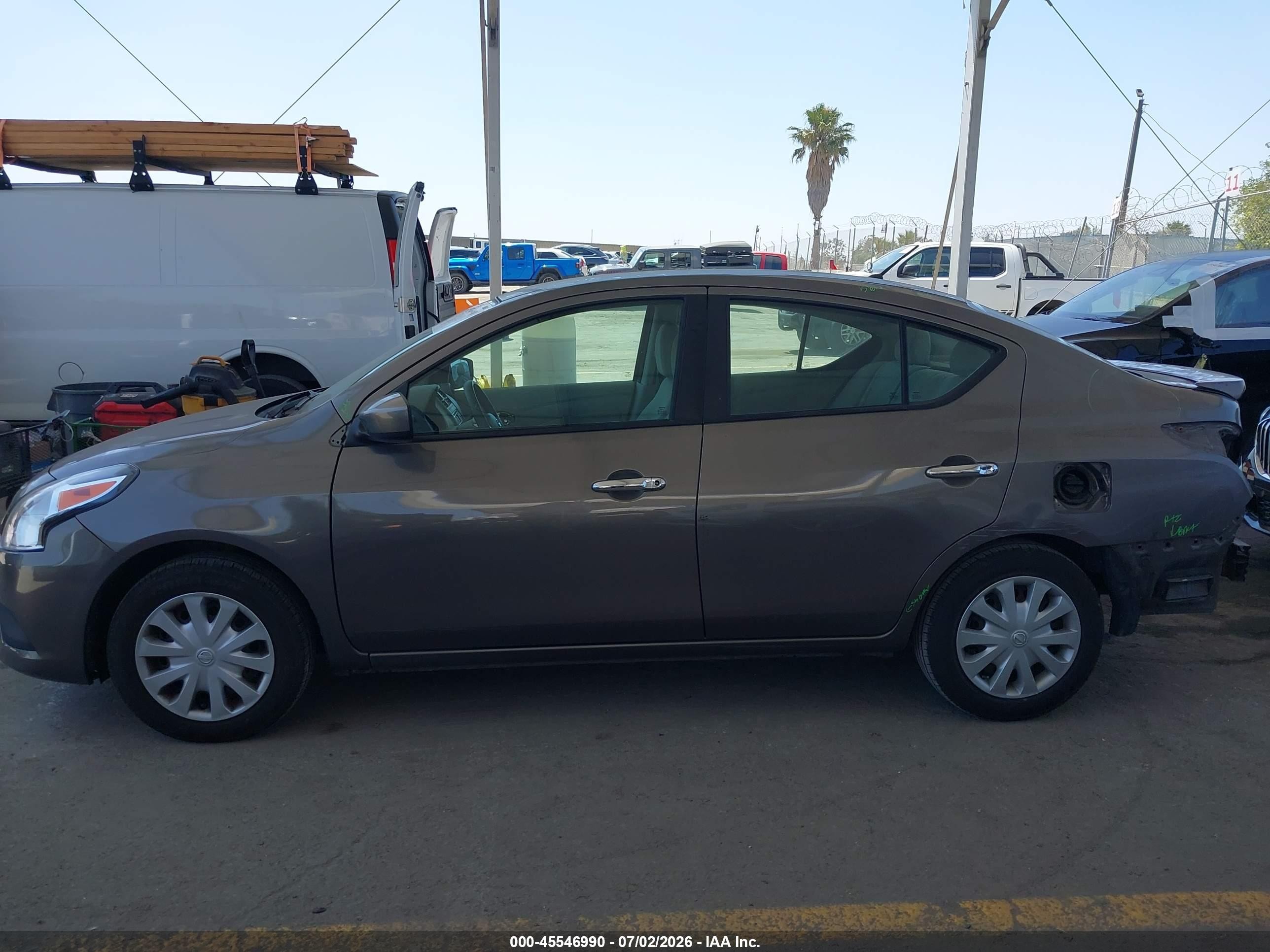 2015 Nissan Versa 1.6 S/1.6 S+/1.6 Sl/1.6 Sv Серый vin: 3N1CN7AP5FL811424