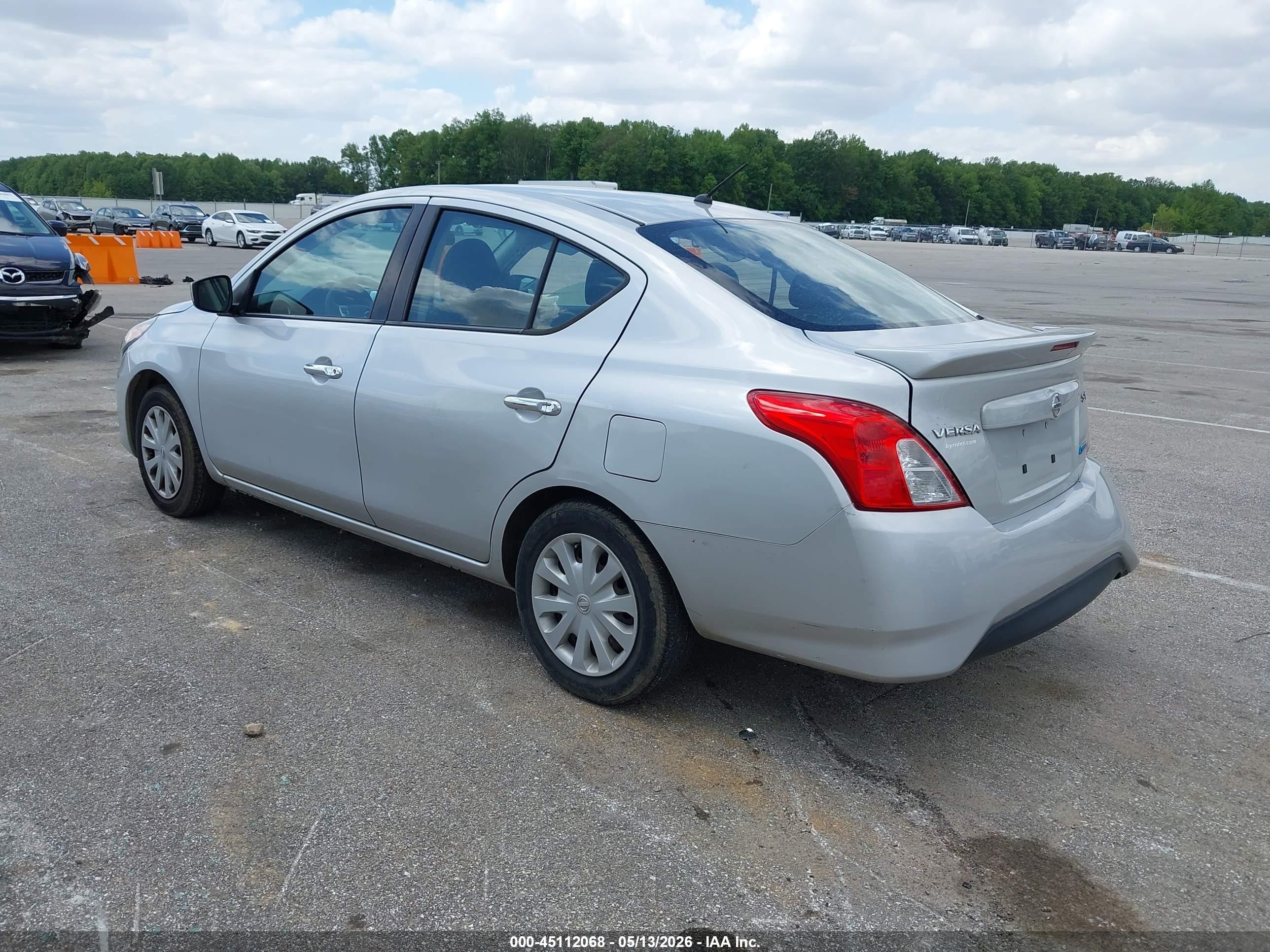 2015 Nissan Versa 1.6 Sv Silver vin: 3N1CN7AP5FL824111
