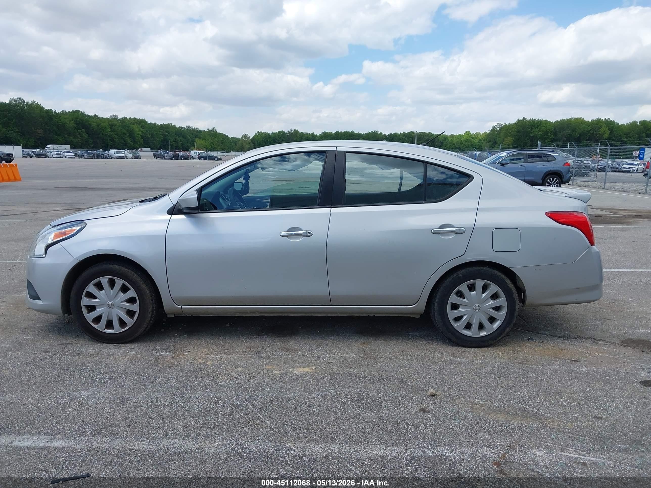 2015 Nissan Versa 1.6 Sv Silver vin: 3N1CN7AP5FL824111