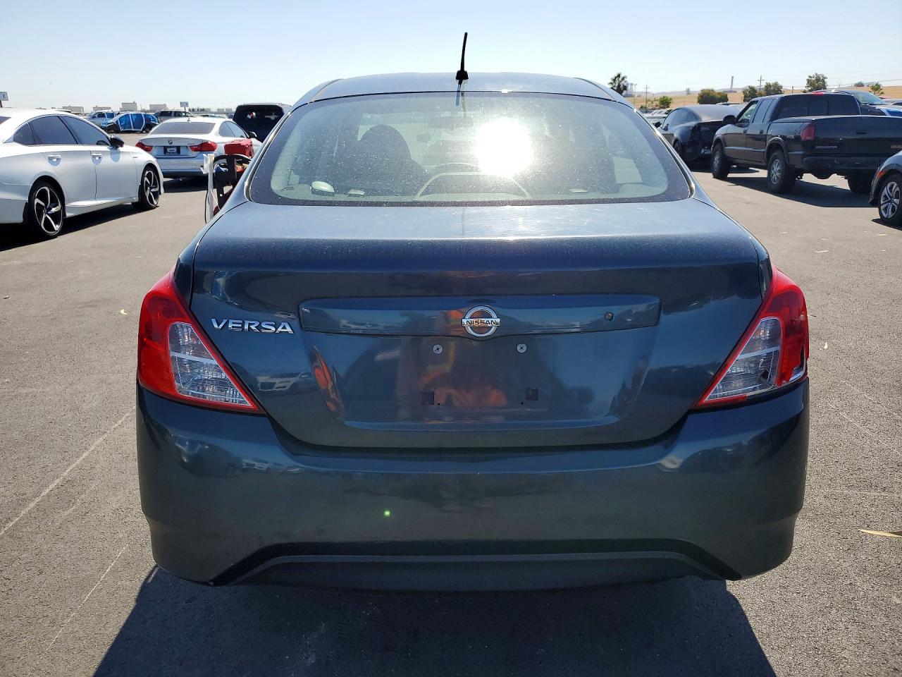 2015 Nissan Versa 1.6 S Blue vin: 3N1CN7AP5FL833181