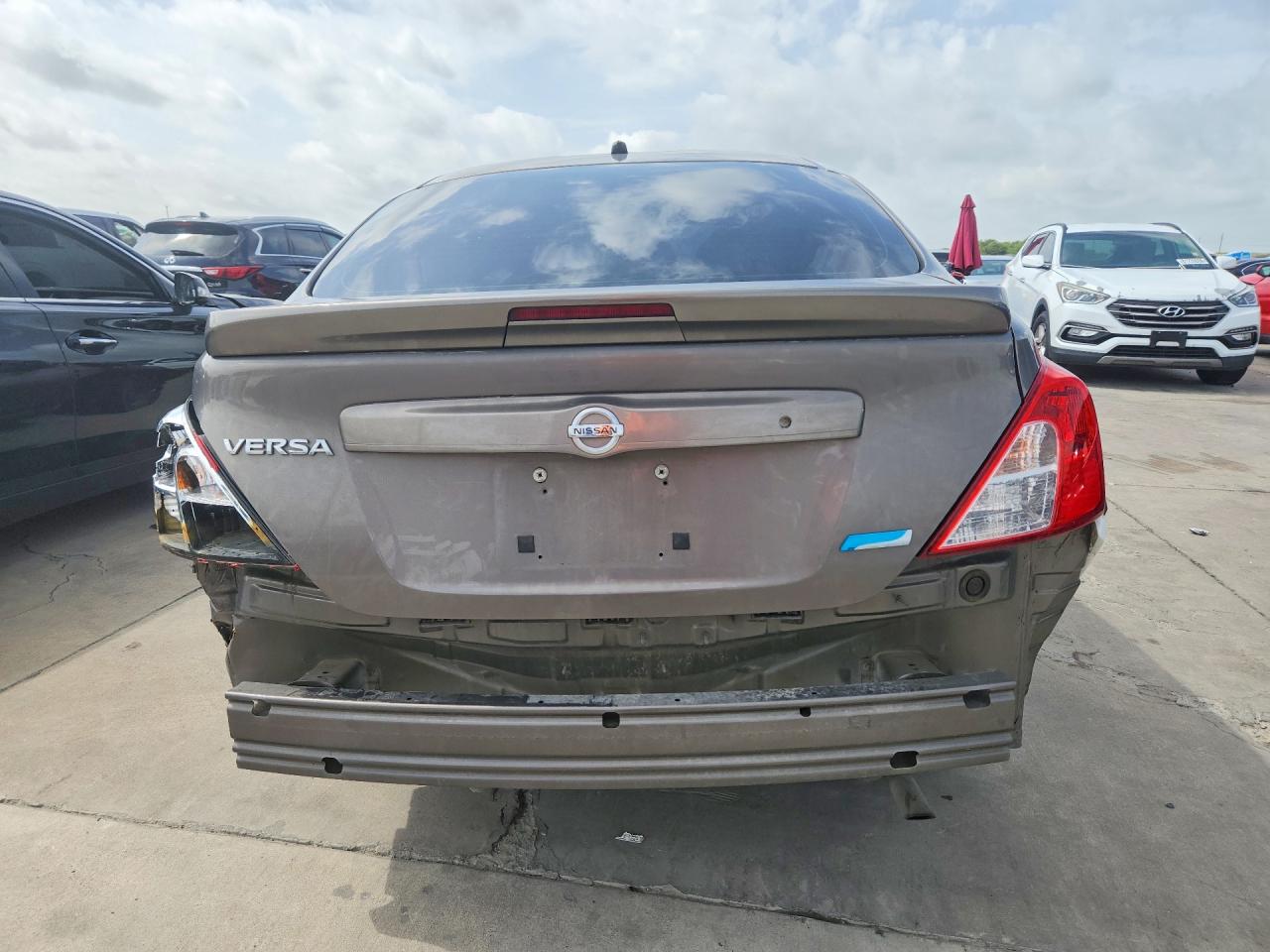 2015 Nissan Versa 1.6 S Plus Gray vin: 3N1CN7AP5FL859764
