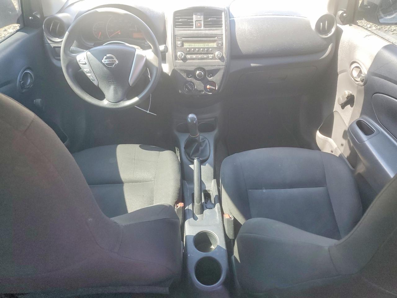 2015 Nissan Versa 1.6 S Серебряный vin: 3N1CN7AP5FL896183