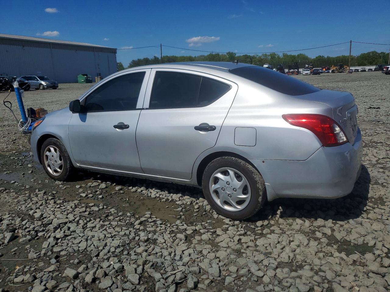 2015 Nissan Versa 1.6 S Серебряный vin: 3N1CN7AP5FL896183
