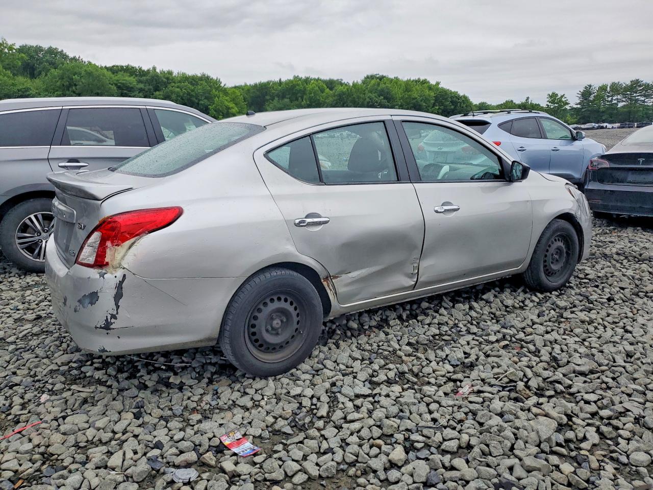 2015 Nissan Versa 1.6 Sv Серебряный vin: 3N1CN7AP5FL903732