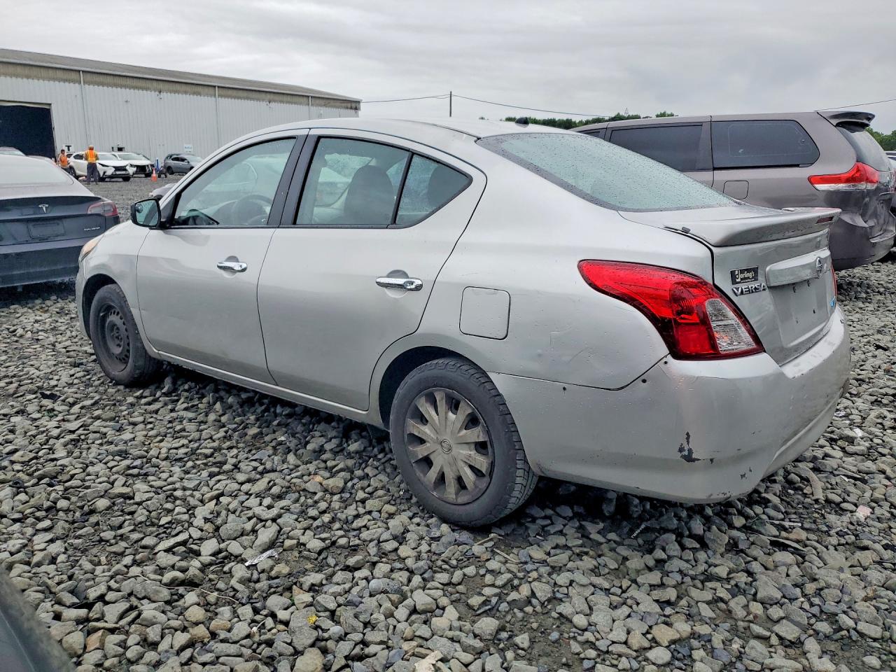 2015 Nissan Versa 1.6 Sv Серебряный vin: 3N1CN7AP5FL903732