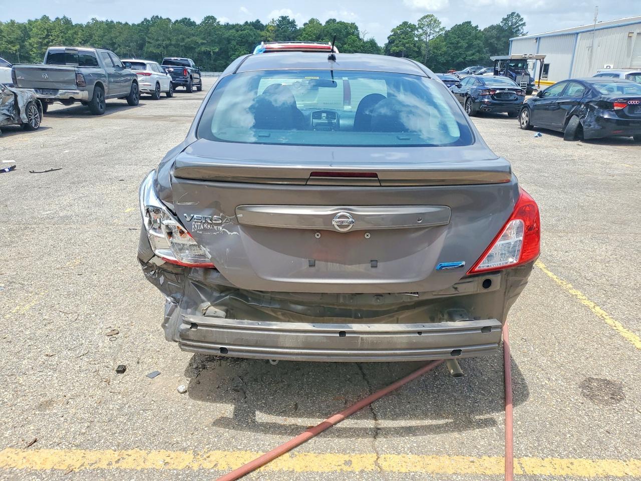 2015 Nissan Versa 1.6 S Plus Gray vin: 3N1CN7AP5FL913886