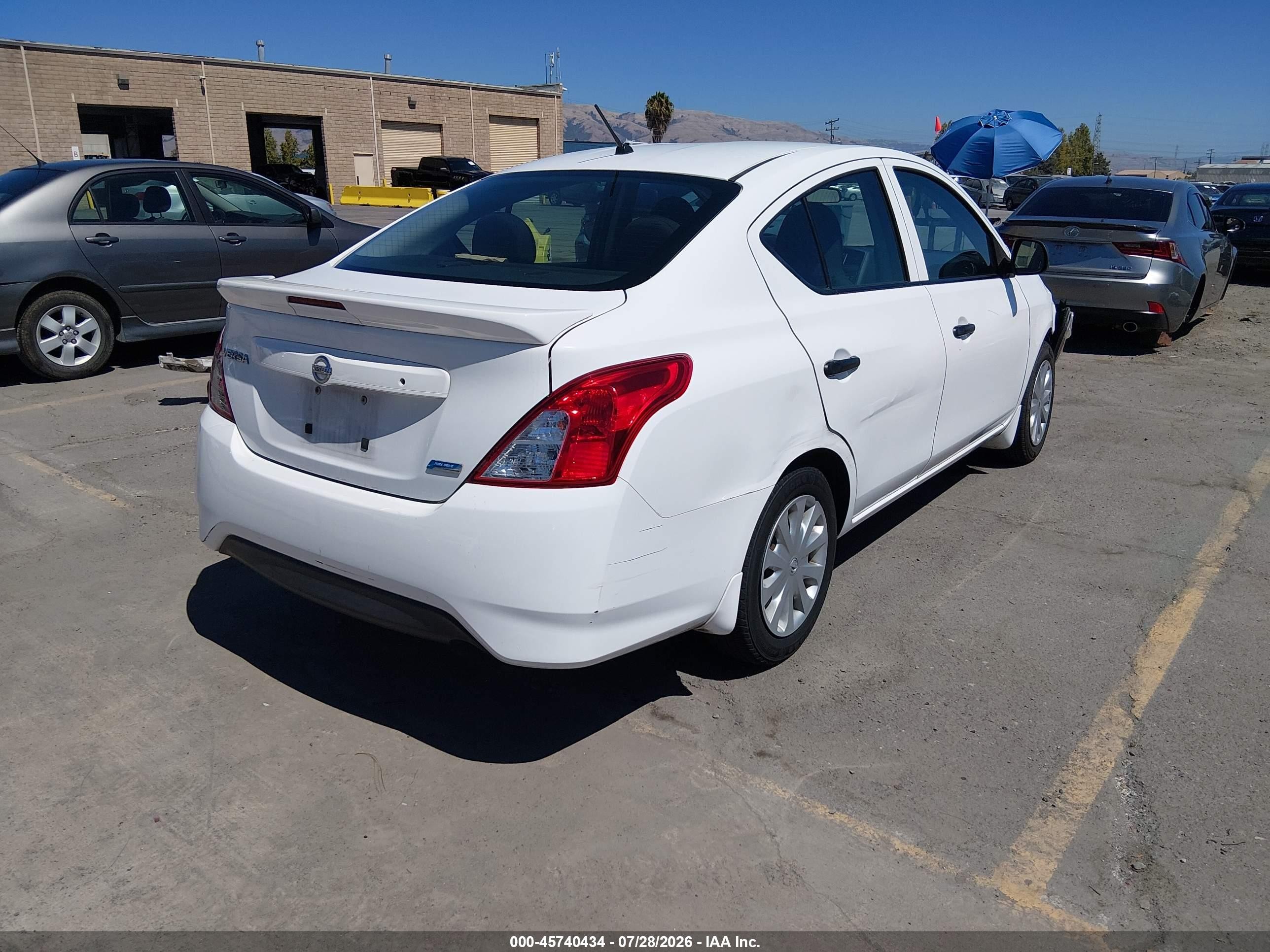 2015 Nissan Versa 1.6 S+ Белый vin: 3N1CN7AP5FL941882